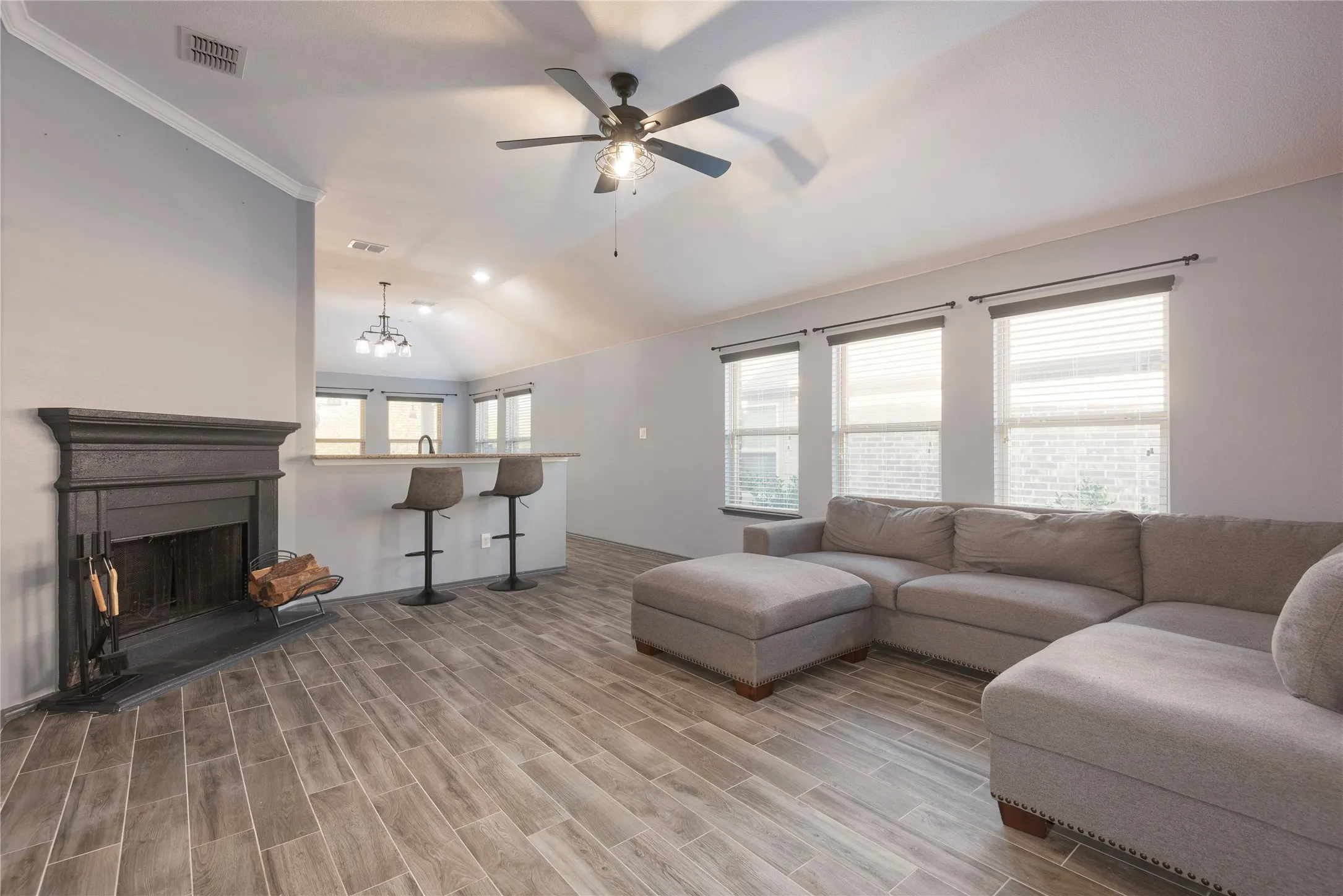 Single Family Residence For Sale in Denton County , 8309 Black Hills Trail, Aubrey, Texas 76227, 3 Bedroom, 2 Bathroom, 2 Garage spaces, 1,686 Sqft, built in 2015, mls#21385618, Real Estate Agent in Aubrey, Homes For Sale in Denton county, Homes For Sale in Aubrey, Realtor in Aubrey Texas, Real Estate Brokerage Independent Realty Texas, Luminita Cordes Realtor
