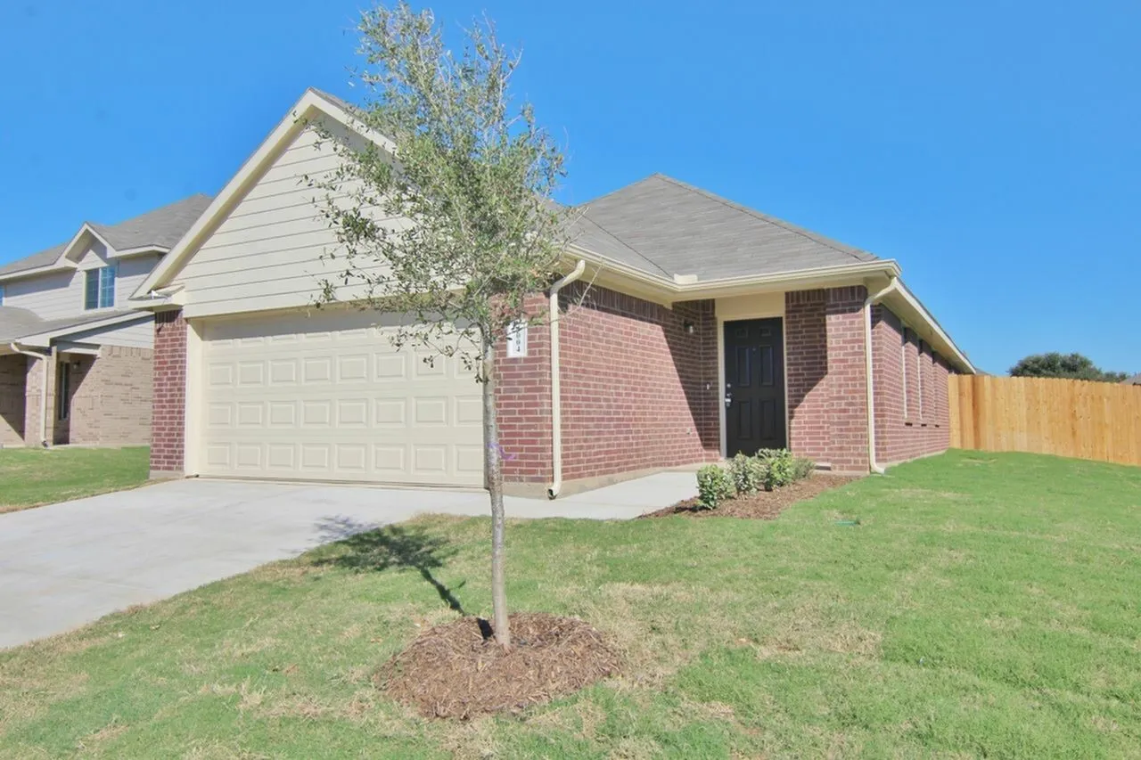 Single Family Residence For Rent in Tarrant County , 4004 Bonita Springs Drive, Fort Worth, Texas 76123, 3 Bedroom, 2 Bathroom, 2 Garage spaces, 1,407 Sqft, built in 2015, mls#21387361, Real Estate Agent in Fort Worth, Homes For Rent in Tarrant county, Homes For Rent in Fort Worth, Realtor in Fort Worth Texas, Real Estate Brokerage Independent Realty Texas, Luminita Cordes Realtor