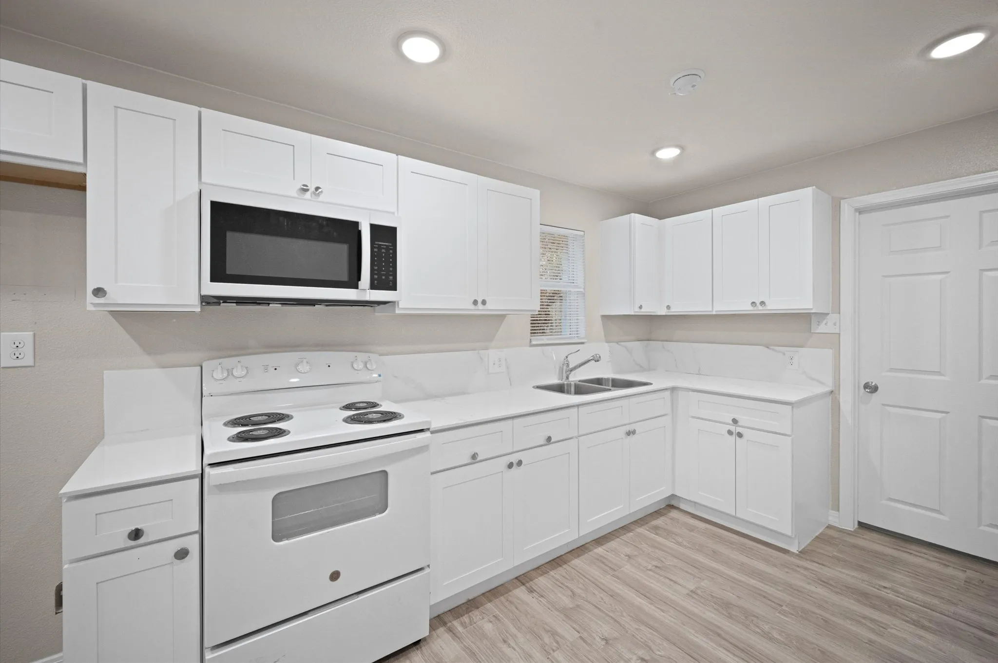 Single Family Residence For Sale in Dallas County , 2846 Maryland Avenue, Dallas, Texas 75216, 3 Bedroom, 3 Bathroom, Garage spaces, 1,705 Sqft, built in 1940, mls#21387337, Real Estate Agent in Dallas, Homes For Sale in Dallas county, Homes For Sale in Dallas, Realtor in Dallas Texas, Real Estate Brokerage Independent Realty Texas, Luminita Cordes Realtor
