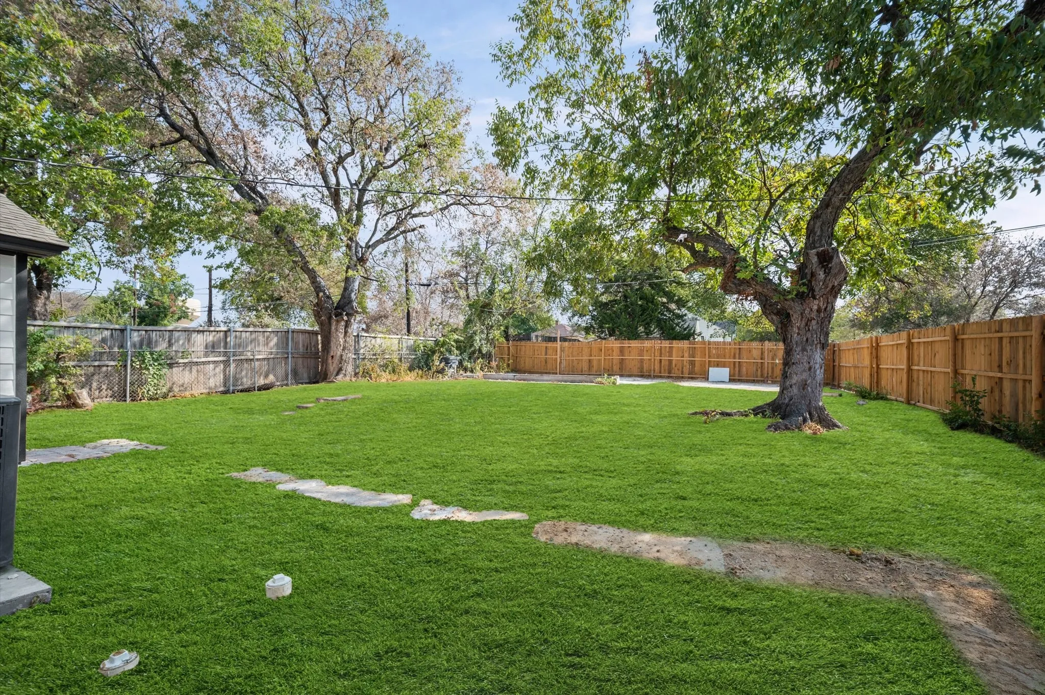 Single Family Residence For Sale in Dallas County , 2846 Maryland Avenue, Dallas, Texas 75216, 3 Bedroom, 3 Bathroom, Garage spaces, 1,705 Sqft, built in 1940, mls#21387337, Real Estate Agent in Dallas, Homes For Sale in Dallas county, Homes For Sale in Dallas, Realtor in Dallas Texas, Real Estate Brokerage Independent Realty Texas, Luminita Cordes Realtor