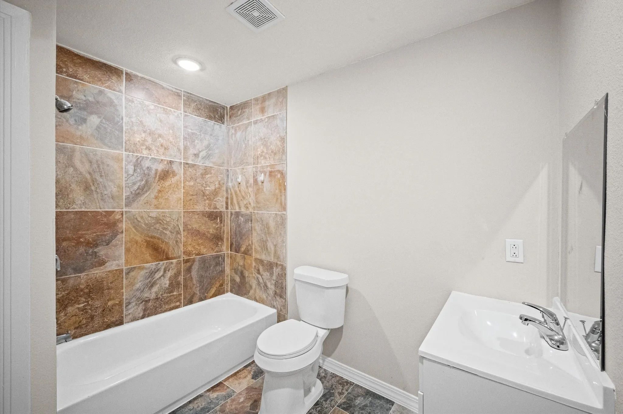 Single Family Residence For Sale in Dallas County , 2846 Maryland Avenue, Dallas, Texas 75216, 3 Bedroom, 3 Bathroom, Garage spaces, 1,705 Sqft, built in 1940, mls#21387337, Real Estate Agent in Dallas, Homes For Sale in Dallas county, Homes For Sale in Dallas, Realtor in Dallas Texas, Real Estate Brokerage Independent Realty Texas, Luminita Cordes Realtor