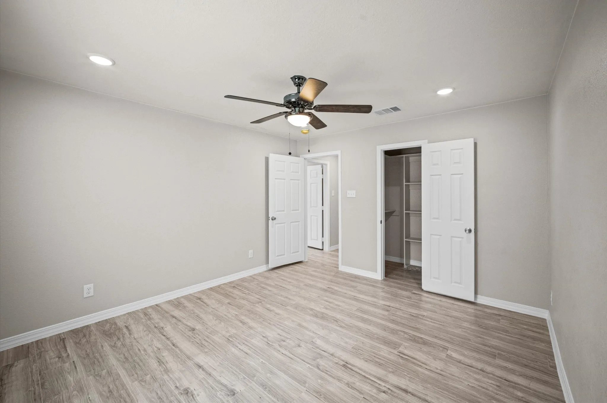 Single Family Residence For Sale in Dallas County , 2846 Maryland Avenue, Dallas, Texas 75216, 3 Bedroom, 3 Bathroom, Garage spaces, 1,705 Sqft, built in 1940, mls#21387337, Real Estate Agent in Dallas, Homes For Sale in Dallas county, Homes For Sale in Dallas, Realtor in Dallas Texas, Real Estate Brokerage Independent Realty Texas, Luminita Cordes Realtor
