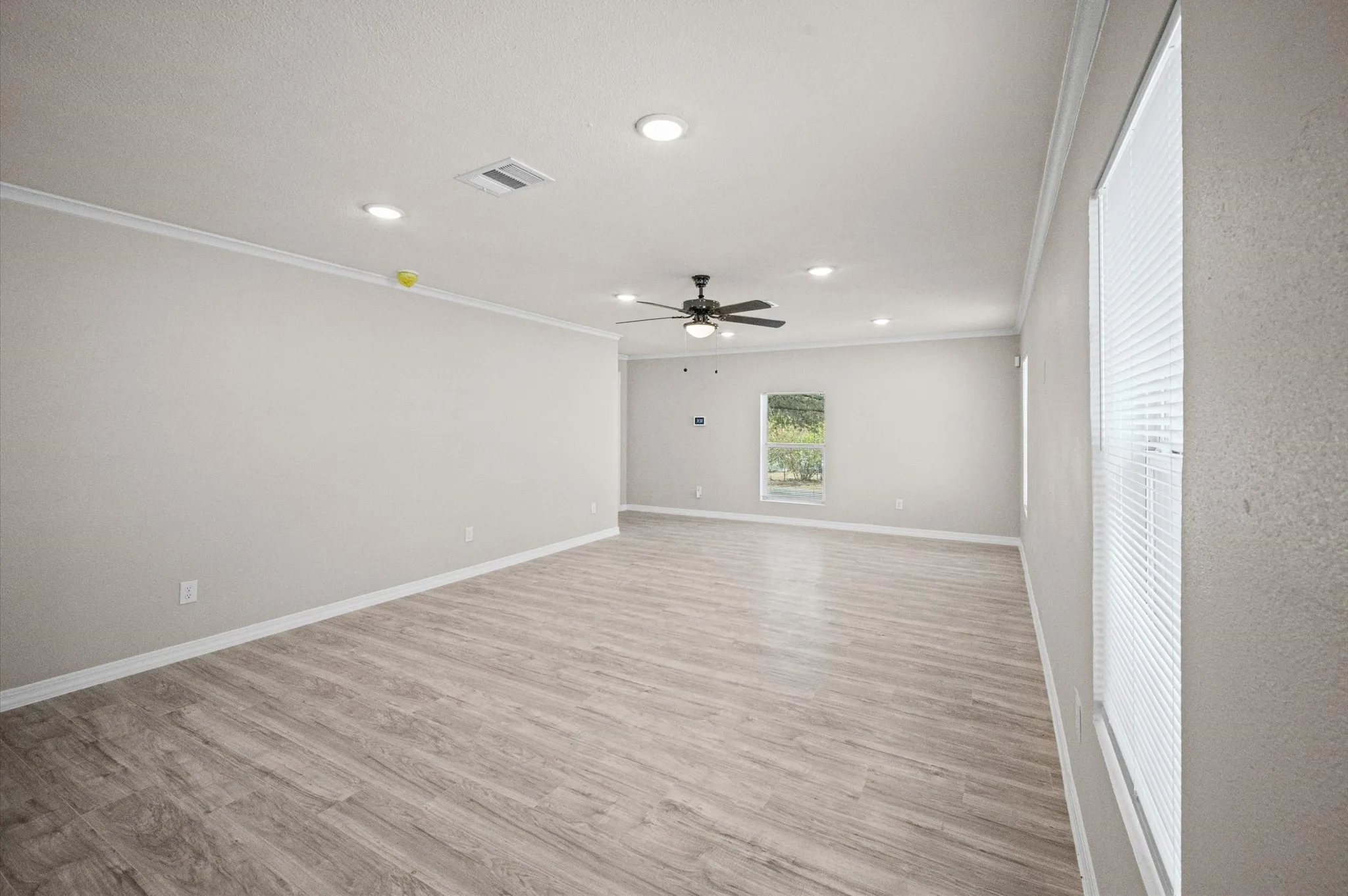 Single Family Residence For Sale in Dallas County , 2846 Maryland Avenue, Dallas, Texas 75216, 3 Bedroom, 3 Bathroom, Garage spaces, 1,705 Sqft, built in 1940, mls#21387337, Real Estate Agent in Dallas, Homes For Sale in Dallas county, Homes For Sale in Dallas, Realtor in Dallas Texas, Real Estate Brokerage Independent Realty Texas, Luminita Cordes Realtor