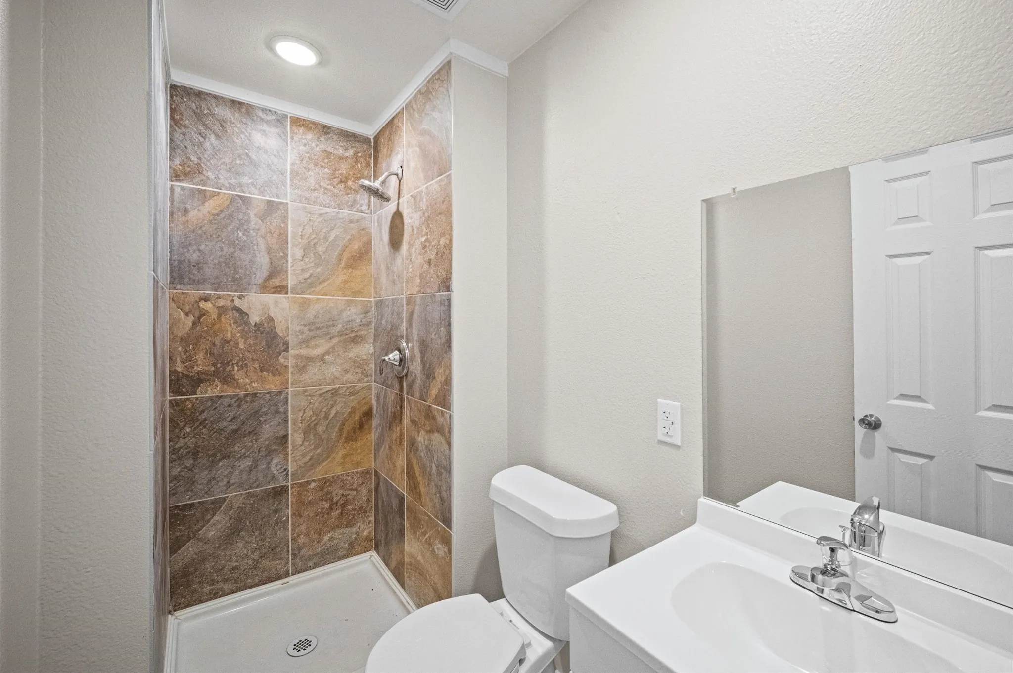 Single Family Residence For Sale in Dallas County , 2846 Maryland Avenue, Dallas, Texas 75216, 3 Bedroom, 3 Bathroom, Garage spaces, 1,705 Sqft, built in 1940, mls#21387337, Real Estate Agent in Dallas, Homes For Sale in Dallas county, Homes For Sale in Dallas, Realtor in Dallas Texas, Real Estate Brokerage Independent Realty Texas, Luminita Cordes Realtor