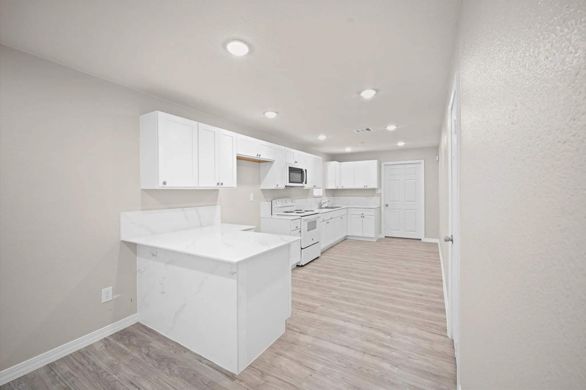 Single Family Residence For Sale in Dallas County , 2846 Maryland Avenue, Dallas, Texas 75216, 3 Bedroom, 3 Bathroom, Garage spaces, 1,705 Sqft, built in 1940, mls#21387337, Real Estate Agent in Dallas, Homes For Sale in Dallas county, Homes For Sale in Dallas, Realtor in Dallas Texas, Real Estate Brokerage Independent Realty Texas, Luminita Cordes Realtor