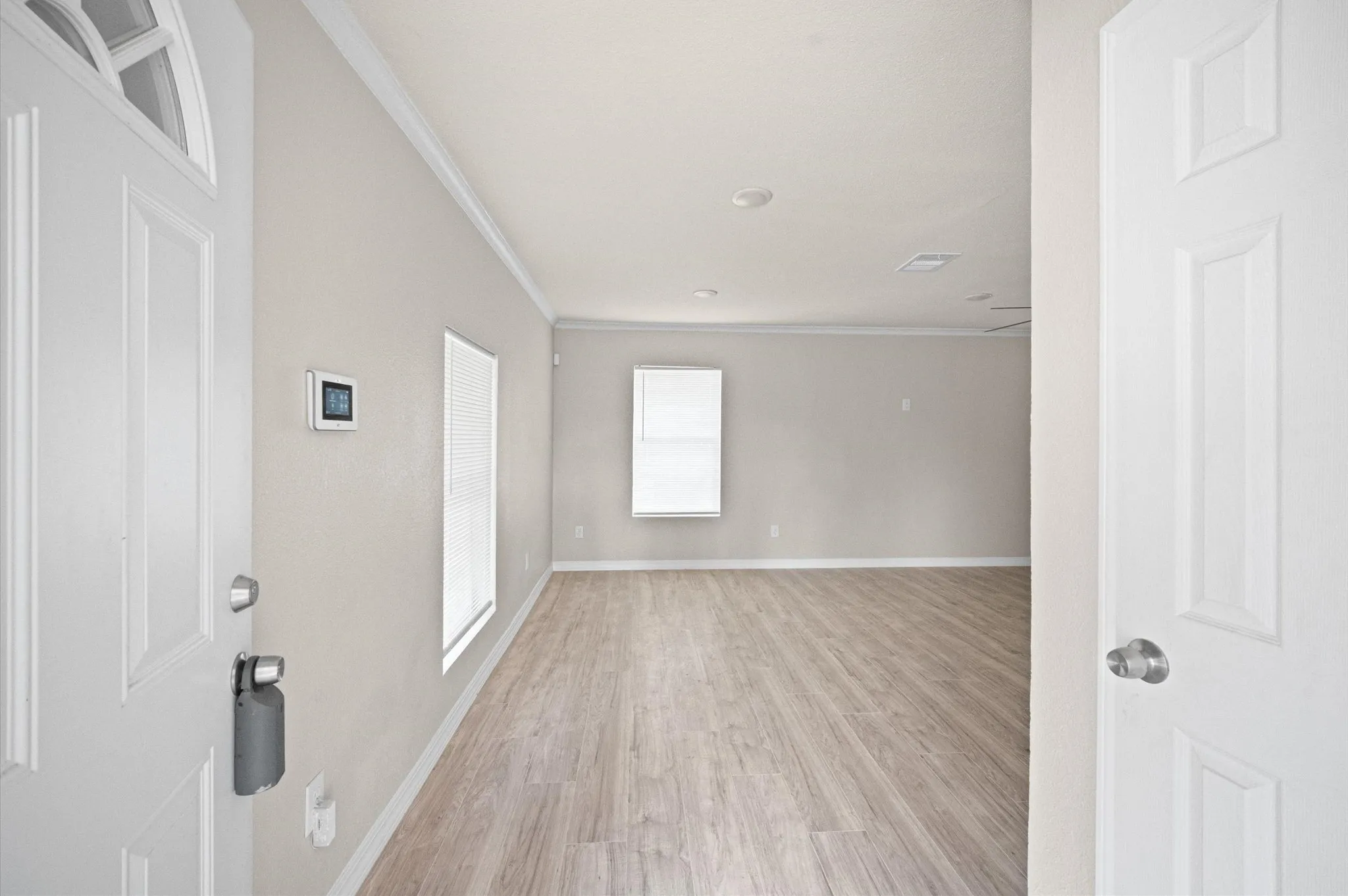 Single Family Residence For Sale in Dallas County , 2846 Maryland Avenue, Dallas, Texas 75216, 3 Bedroom, 3 Bathroom, Garage spaces, 1,705 Sqft, built in 1940, mls#21387337, Real Estate Agent in Dallas, Homes For Sale in Dallas county, Homes For Sale in Dallas, Realtor in Dallas Texas, Real Estate Brokerage Independent Realty Texas, Luminita Cordes Realtor