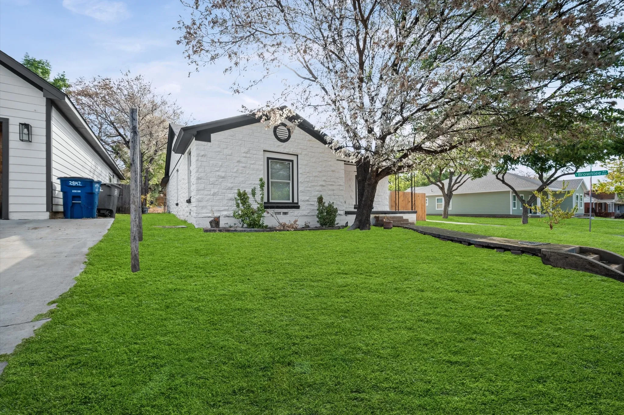 Single Family Residence For Sale in Dallas County , 2846 Maryland Avenue, Dallas, Texas 75216, 3 Bedroom, 3 Bathroom, Garage spaces, 1,705 Sqft, built in 1940, mls#21387337, Real Estate Agent in Dallas, Homes For Sale in Dallas county, Homes For Sale in Dallas, Realtor in Dallas Texas, Real Estate Brokerage Independent Realty Texas, Luminita Cordes Realtor