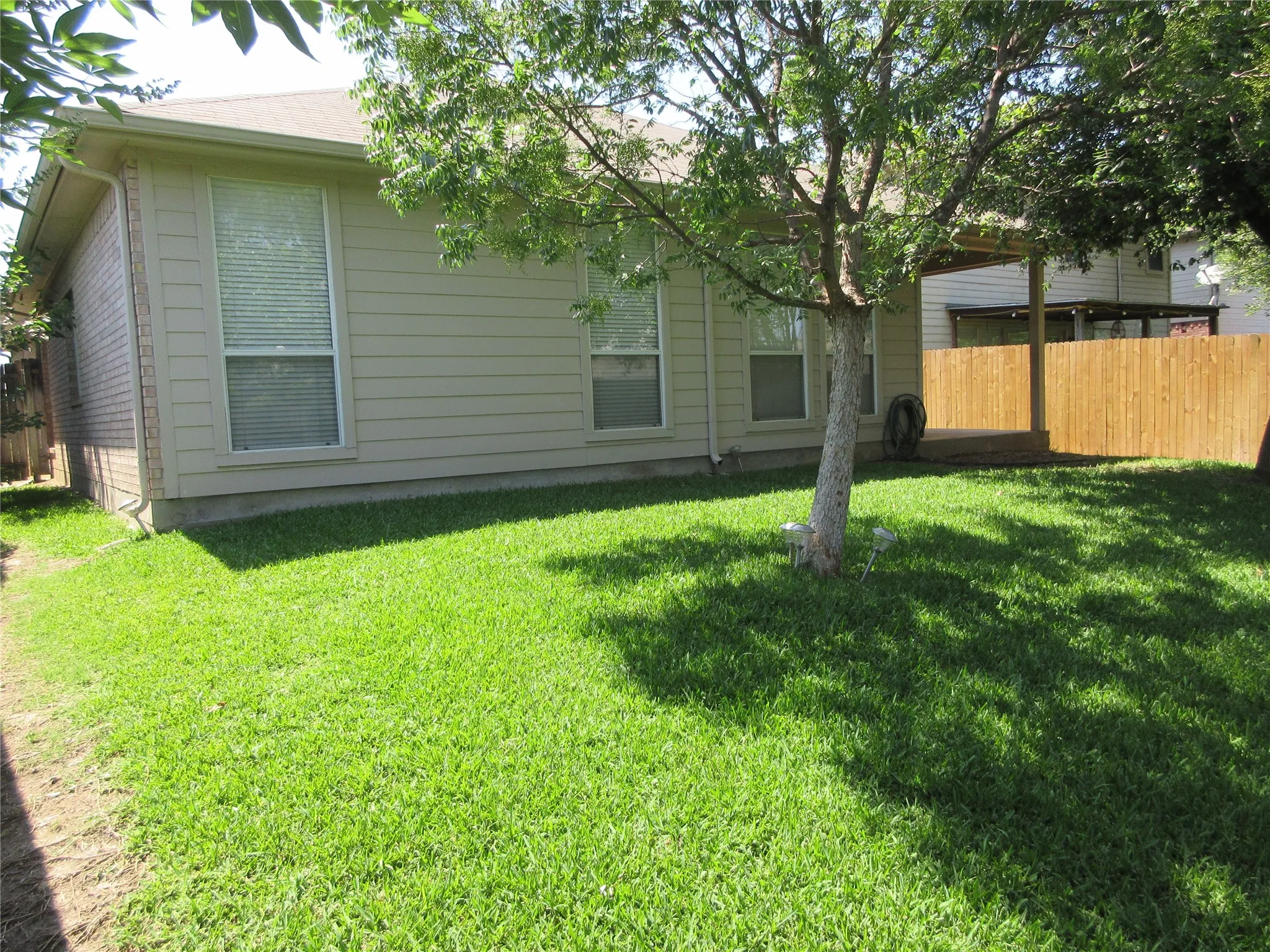 Single Family Residence For Rent in Tarrant County , 5908 Blanchard Drive, Fort Worth, Texas 76131, 3 Bedroom, 2 Bathroom, 2 Garage spaces, 1,757 Sqft, built in 2001, mls#21387367, Real Estate Agent in Fort Worth, Homes For Rent in Tarrant county, Homes For Rent in Fort Worth, Realtor in Fort Worth Texas, Real Estate Brokerage Independent Realty Texas, Luminita Cordes Realtor