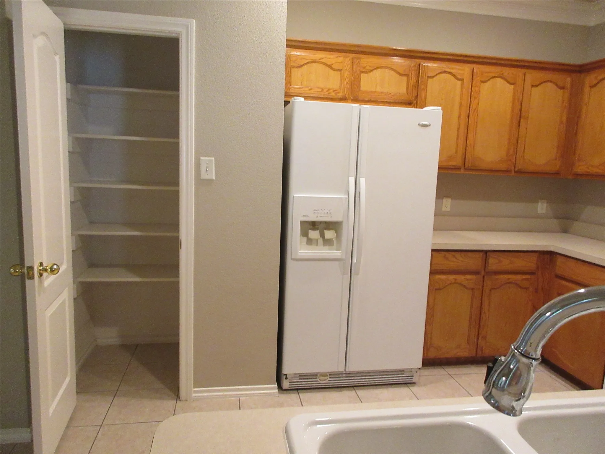 SIDE BY SIDE REFRIGE REMAINS WITH PROPERTY