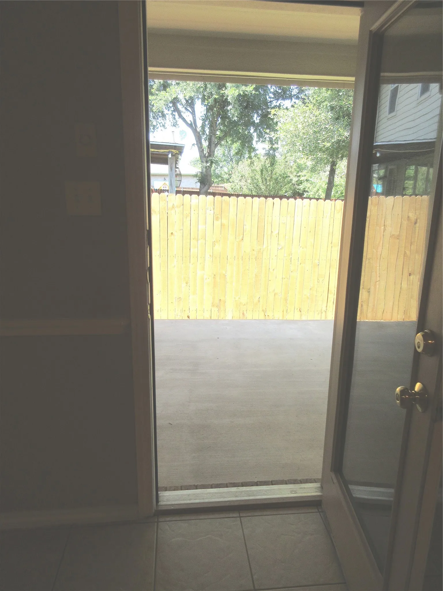 BACK DOOR FROM BREAKFAST AREA TO PATIO
