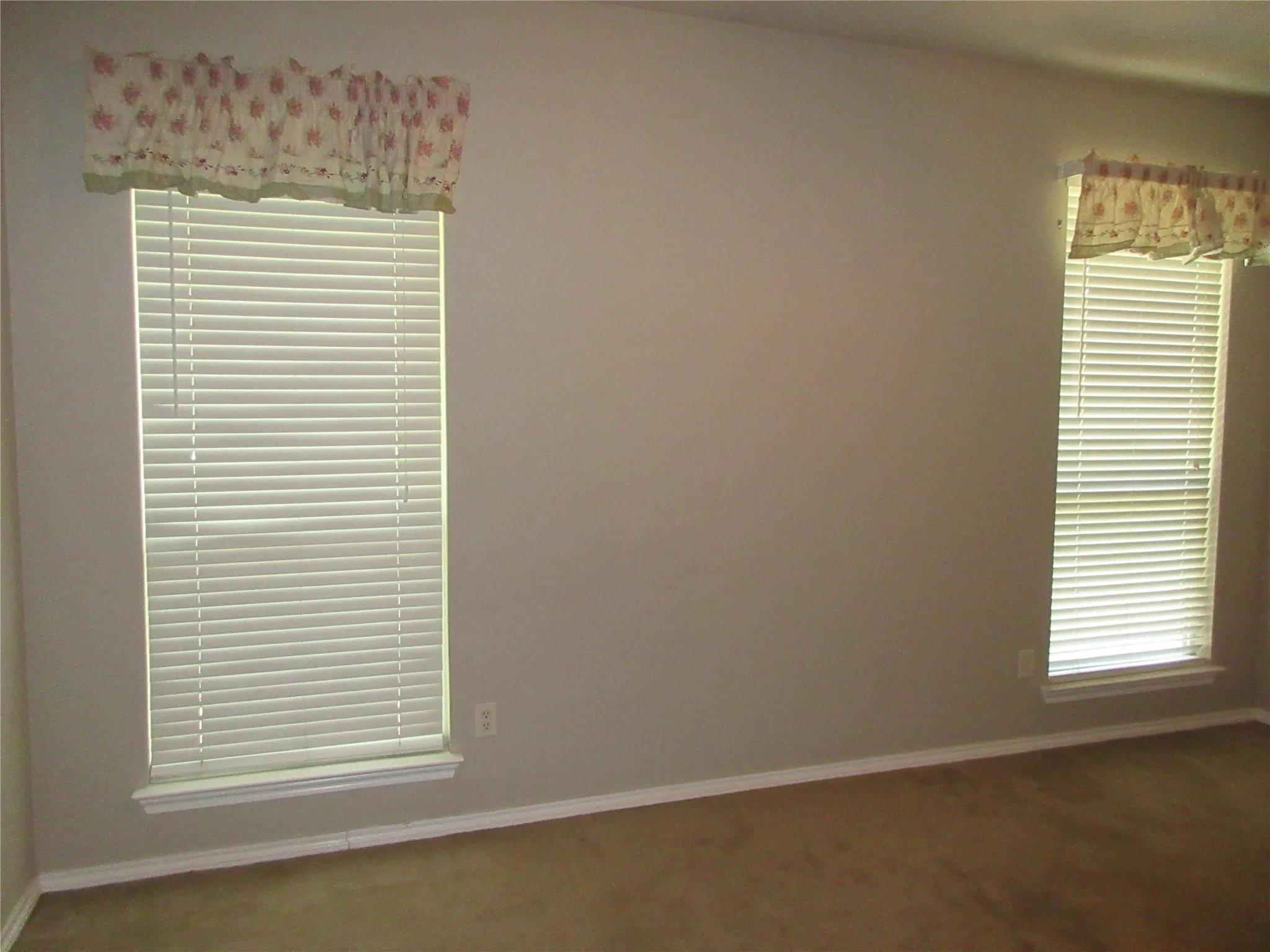 KINGSIZE FURNITURE IS EASY TO ARRANGE
