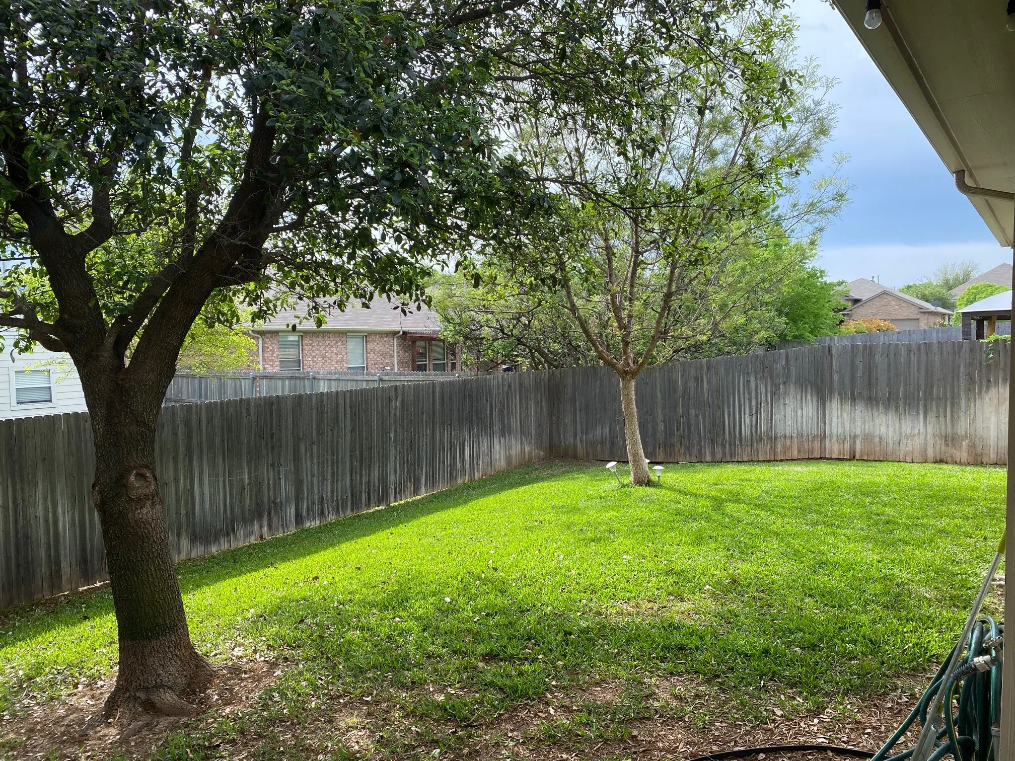 LARGE YARD FOR PET OR KIDDOS
