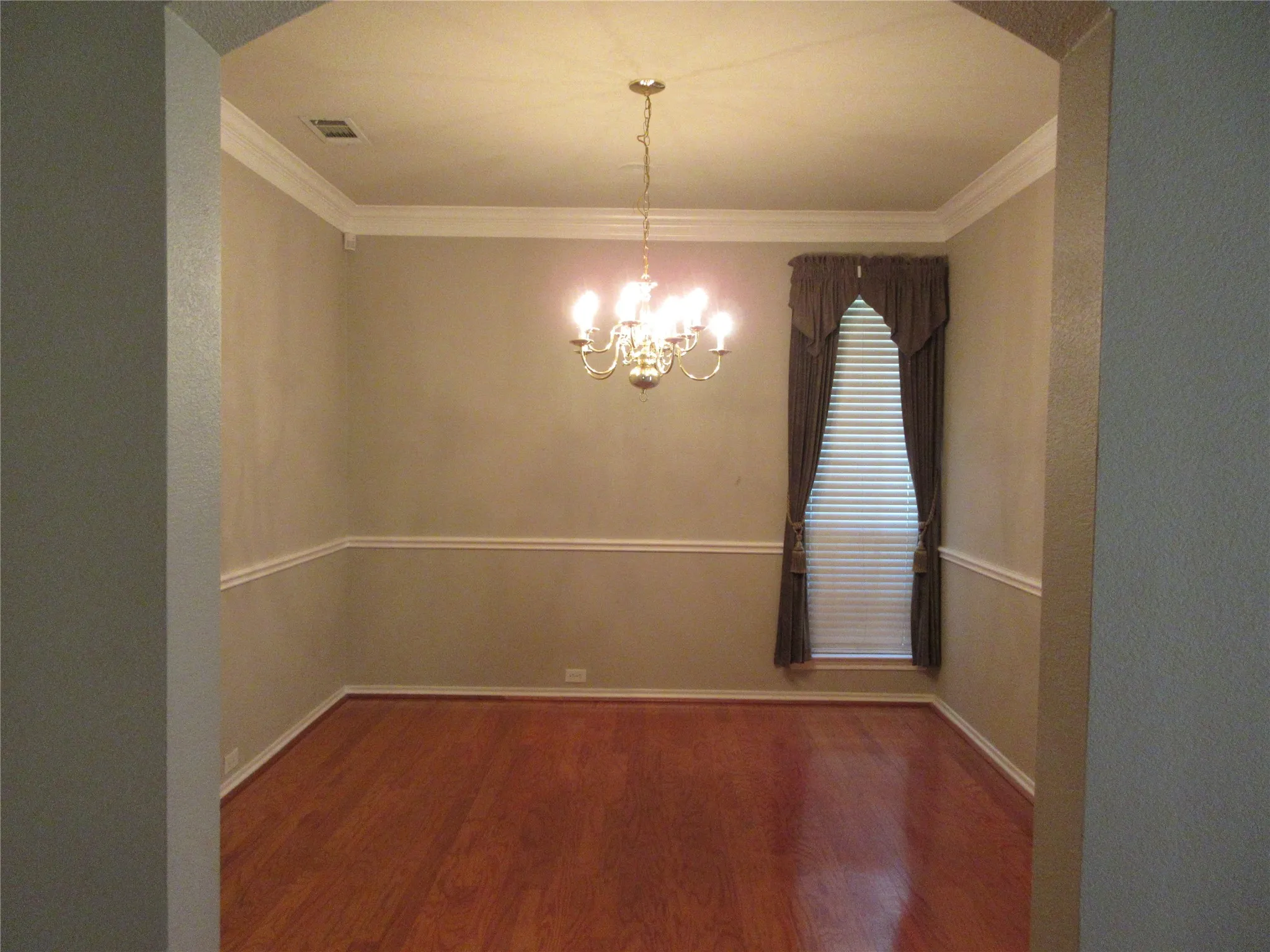 OR...THIS COULD BE A FORMAL DINING AREA