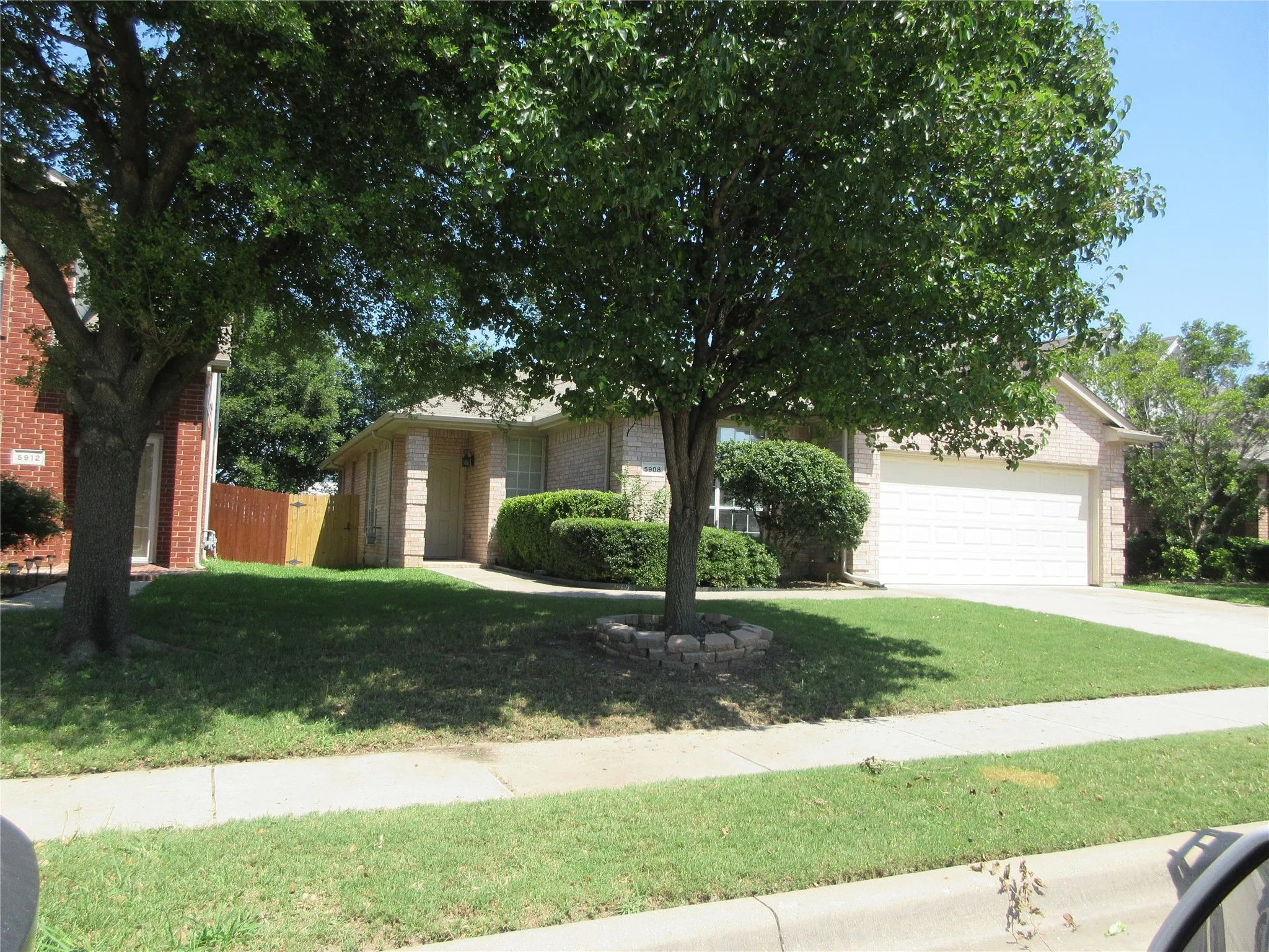 Single Family Residence For Rent in Tarrant County , 5908 Blanchard Drive, Fort Worth, Texas 76131, 3 Bedroom, 2 Bathroom, 2 Garage spaces, 1,757 Sqft, built in 2001, mls#21387367, Real Estate Agent in Fort Worth, Homes For Rent in Tarrant county, Homes For Rent in Fort Worth, Realtor in Fort Worth Texas, Real Estate Brokerage Independent Realty Texas, Luminita Cordes Realtor