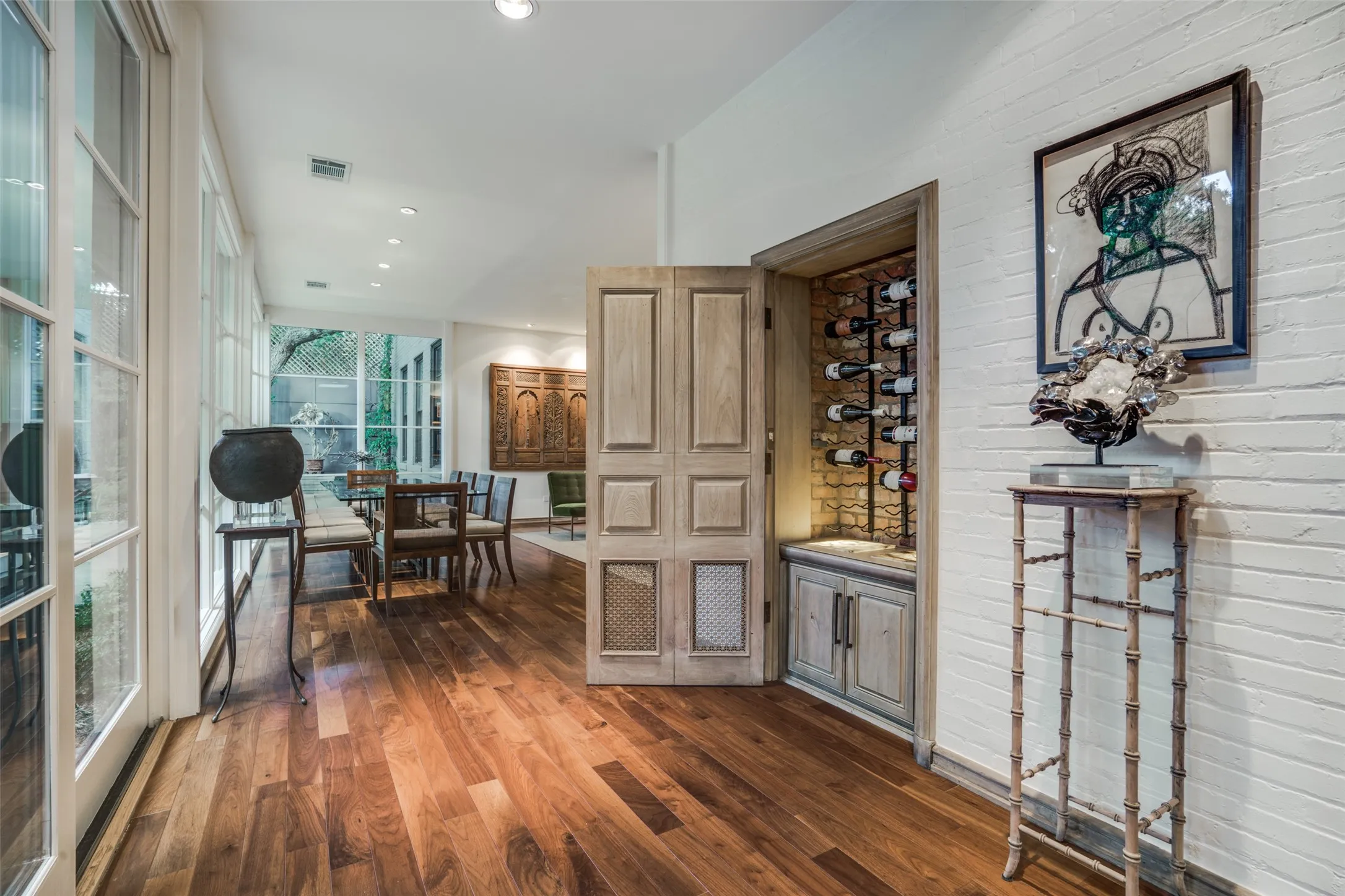 Single Family Residence For Rent in Dallas County , 3610 Congress Avenue, Dallas, Texas 75219, 4 Bedroom, 4 Bathroom, 2 Garage spaces, 3,158 Sqft, built in 1923, mls#21386604, Real Estate Agent in Dallas, Homes For Rent in Dallas county, Homes For Rent in Dallas, Realtor in Dallas Texas, Real Estate Brokerage Independent Realty Texas, Luminita Cordes Realtor