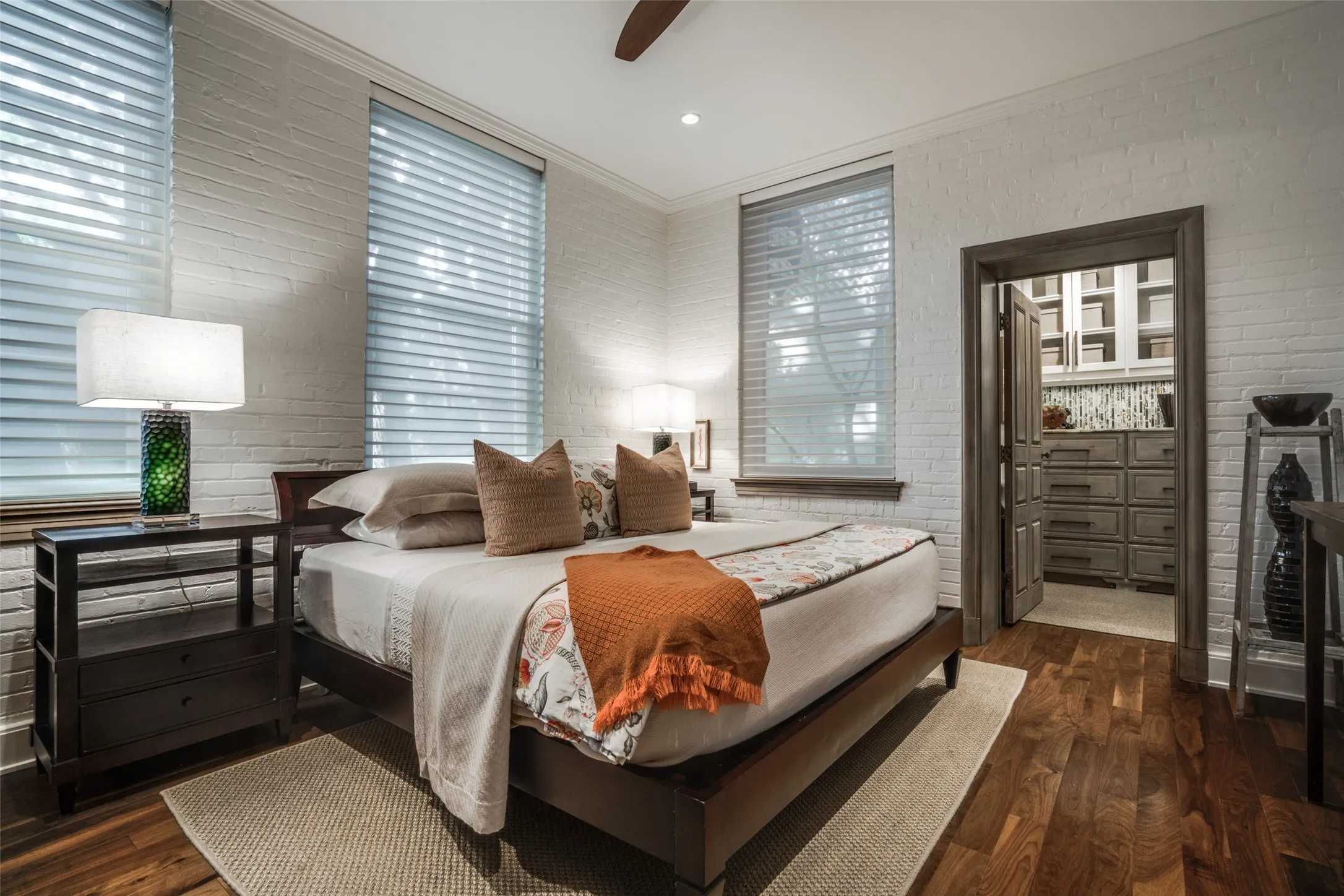 Single Family Residence For Rent in Dallas County , 3610 Congress Avenue, Dallas, Texas 75219, 4 Bedroom, 4 Bathroom, 2 Garage spaces, 3,158 Sqft, built in 1923, mls#21386604, Real Estate Agent in Dallas, Homes For Rent in Dallas county, Homes For Rent in Dallas, Realtor in Dallas Texas, Real Estate Brokerage Independent Realty Texas, Luminita Cordes Realtor