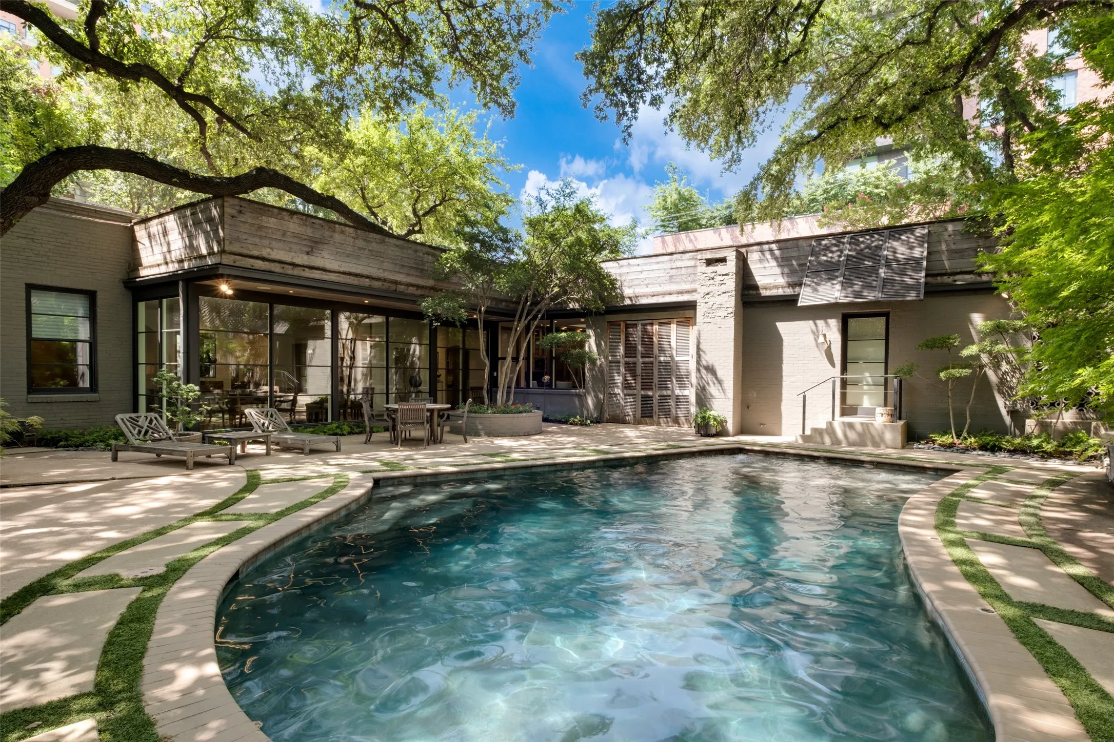 Single Family Residence For Rent in Dallas County , 3610 Congress Avenue, Dallas, Texas 75219, 4 Bedroom, 4 Bathroom, 2 Garage spaces, 3,158 Sqft, built in 1923, mls#21386604, Real Estate Agent in Dallas, Homes For Rent in Dallas county, Homes For Rent in Dallas, Realtor in Dallas Texas, Real Estate Brokerage Independent Realty Texas, Luminita Cordes Realtor