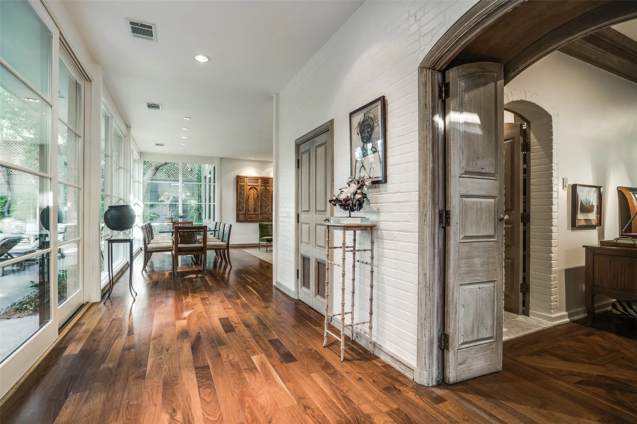 Single Family Residence For Rent in Dallas County , 3610 Congress Avenue, Dallas, Texas 75219, 4 Bedroom, 4 Bathroom, 2 Garage spaces, 3,158 Sqft, built in 1923, mls#21386604, Real Estate Agent in Dallas, Homes For Rent in Dallas county, Homes For Rent in Dallas, Realtor in Dallas Texas, Real Estate Brokerage Independent Realty Texas, Luminita Cordes Realtor