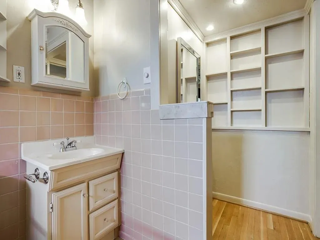 Single Family Residence For Rent in Dallas County , 3539 Merrell Road, Dallas, Texas 75229, 4 Bedroom, 2 Bathroom, 2 Garage spaces, 2,096 Sqft, built in 1956, mls#21387376, Real Estate Agent in Dallas, Homes For Rent in Dallas county, Homes For Rent in Dallas, Realtor in Dallas Texas, Real Estate Brokerage Independent Realty Texas, Luminita Cordes Realtor