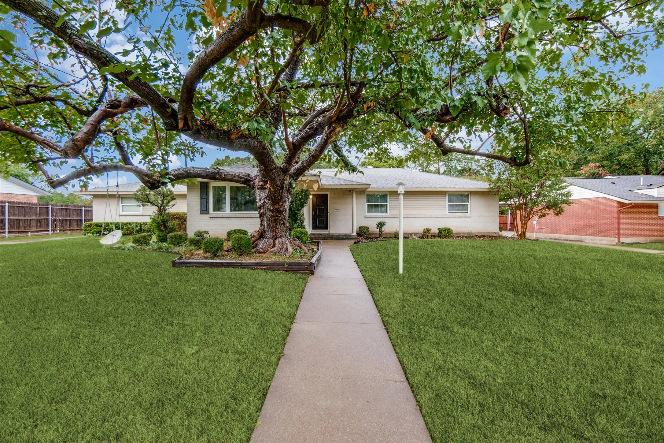 Single Family Residence For Rent in Dallas County , 3539 Merrell Road, Dallas, Texas 75229, 4 Bedroom, 2 Bathroom, 2 Garage spaces, 2,096 Sqft, built in 1956, mls#21387376, Real Estate Agent in Dallas, Homes For Rent in Dallas county, Homes For Rent in Dallas, Realtor in Dallas Texas, Real Estate Brokerage Independent Realty Texas, Luminita Cordes Realtor