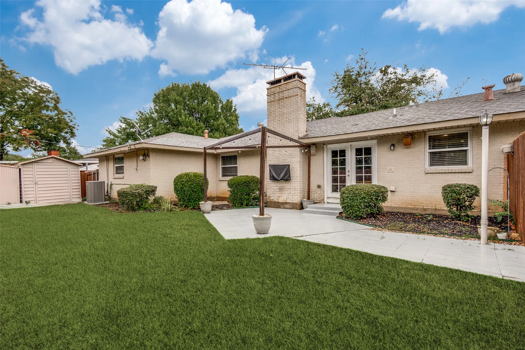 Single Family Residence For Rent in Dallas County , 3539 Merrell Road, Dallas, Texas 75229, 4 Bedroom, 2 Bathroom, 2 Garage spaces, 2,096 Sqft, built in 1956, mls#21387376, Real Estate Agent in Dallas, Homes For Rent in Dallas county, Homes For Rent in Dallas, Realtor in Dallas Texas, Real Estate Brokerage Independent Realty Texas, Luminita Cordes Realtor