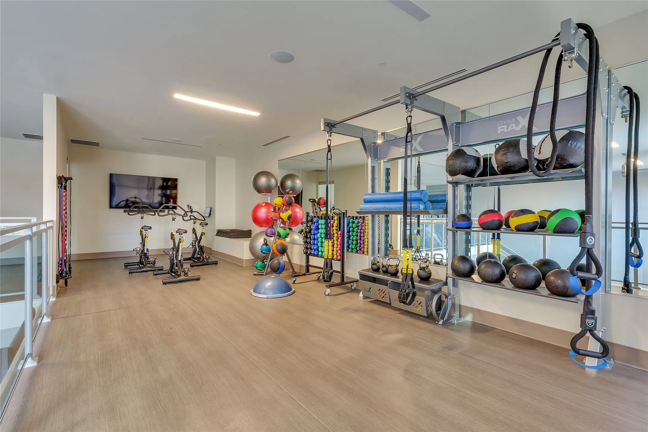 Apartment For Rent in Dallas County , 4719 Cole Avenue 633, Dallas, Texas 75205, 1 Bedroom, 2 Bathroom, 2 Garage spaces, 1,151 Sqft, built in 2015, mls#21387375, Real Estate Agent in Dallas, Homes For Rent in Dallas county, Homes For Rent in Dallas, Realtor in Dallas Texas, Real Estate Brokerage Independent Realty Texas, Luminita Cordes Realtor