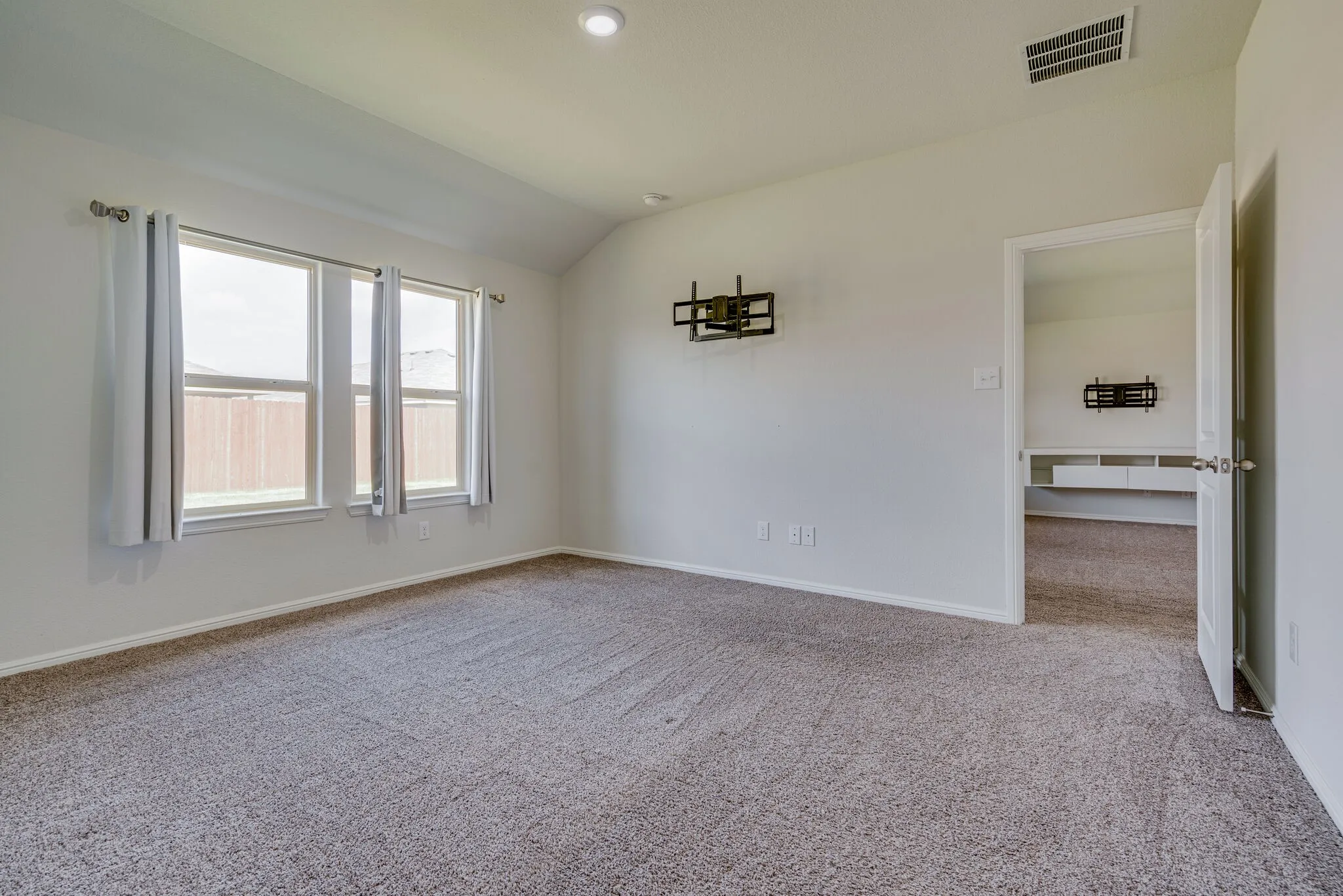 Single Family Residence For Rent in Denton County , 16424 Milwaukee Street, Justin, Texas 76247, 4 Bedroom, 2 Bathroom, 2 Garage spaces, 1,661 Sqft, built in 2021, mls#21387382, Real Estate Agent in Justin, Homes For Rent in Denton county, Homes For Rent in Justin, Realtor in Justin Texas, Real Estate Brokerage Independent Realty Texas, Luminita Cordes Realtor