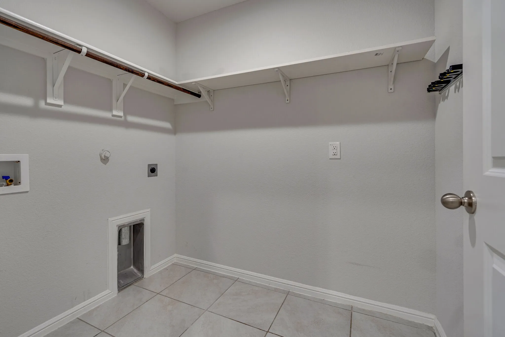 Single Family Residence For Rent in Denton County , 16424 Milwaukee Street, Justin, Texas 76247, 4 Bedroom, 2 Bathroom, 2 Garage spaces, 1,661 Sqft, built in 2021, mls#21387382, Real Estate Agent in Justin, Homes For Rent in Denton county, Homes For Rent in Justin, Realtor in Justin Texas, Real Estate Brokerage Independent Realty Texas, Luminita Cordes Realtor