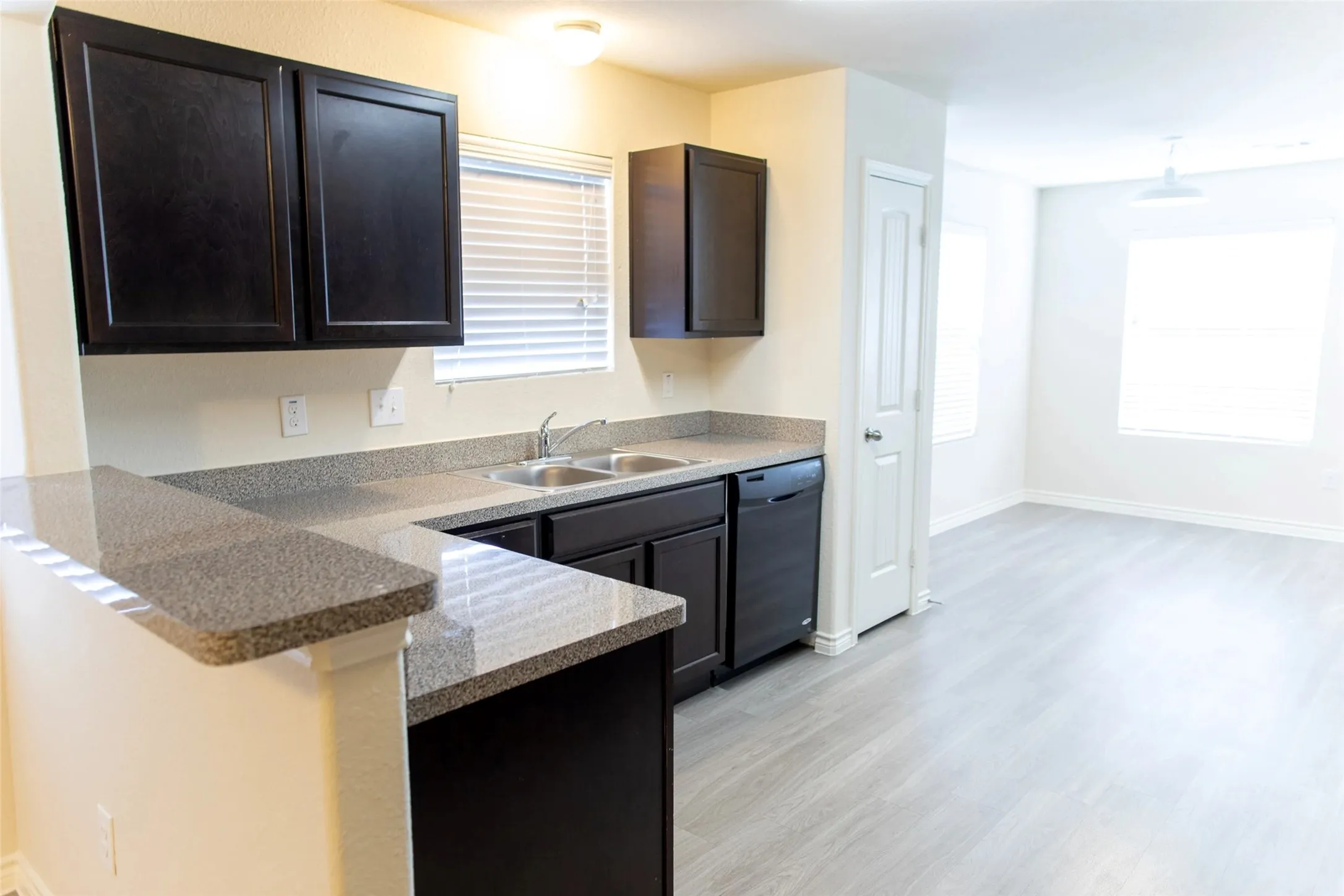 Single Family Residence For Rent in Tarrant County , 3953 Tarpon Springs Drive, Fort Worth, Texas 76123, 4 Bedroom, 3 Bathroom, 2 Garage spaces, 2,039 Sqft, built in 2015, mls#21387383, Real Estate Agent in Fort Worth, Homes For Rent in Tarrant county, Homes For Rent in Fort Worth, Realtor in Fort Worth Texas, Real Estate Brokerage Independent Realty Texas, Luminita Cordes Realtor