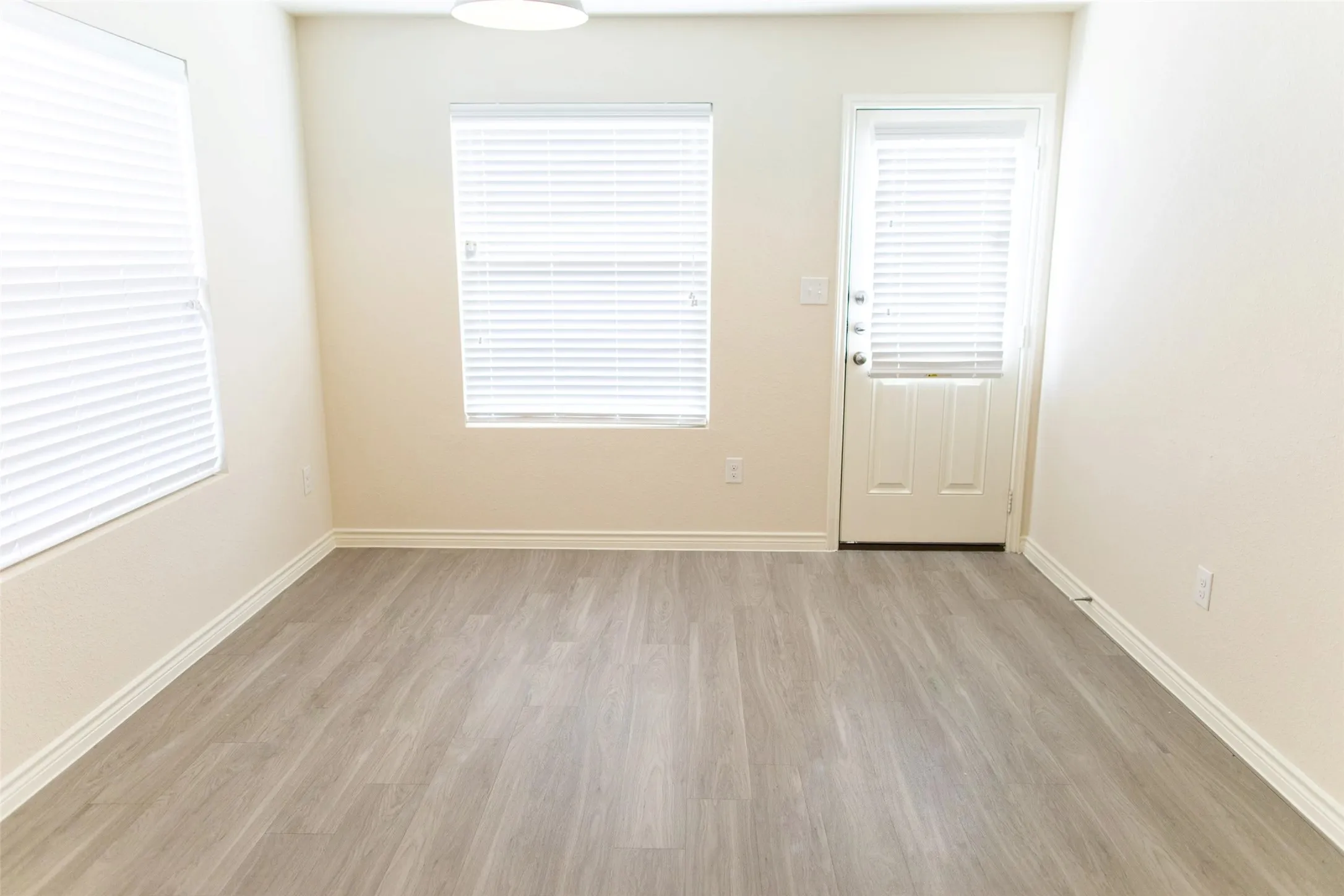 Single Family Residence For Rent in Tarrant County , 3953 Tarpon Springs Drive, Fort Worth, Texas 76123, 4 Bedroom, 3 Bathroom, 2 Garage spaces, 2,039 Sqft, built in 2015, mls#21387383, Real Estate Agent in Fort Worth, Homes For Rent in Tarrant county, Homes For Rent in Fort Worth, Realtor in Fort Worth Texas, Real Estate Brokerage Independent Realty Texas, Luminita Cordes Realtor