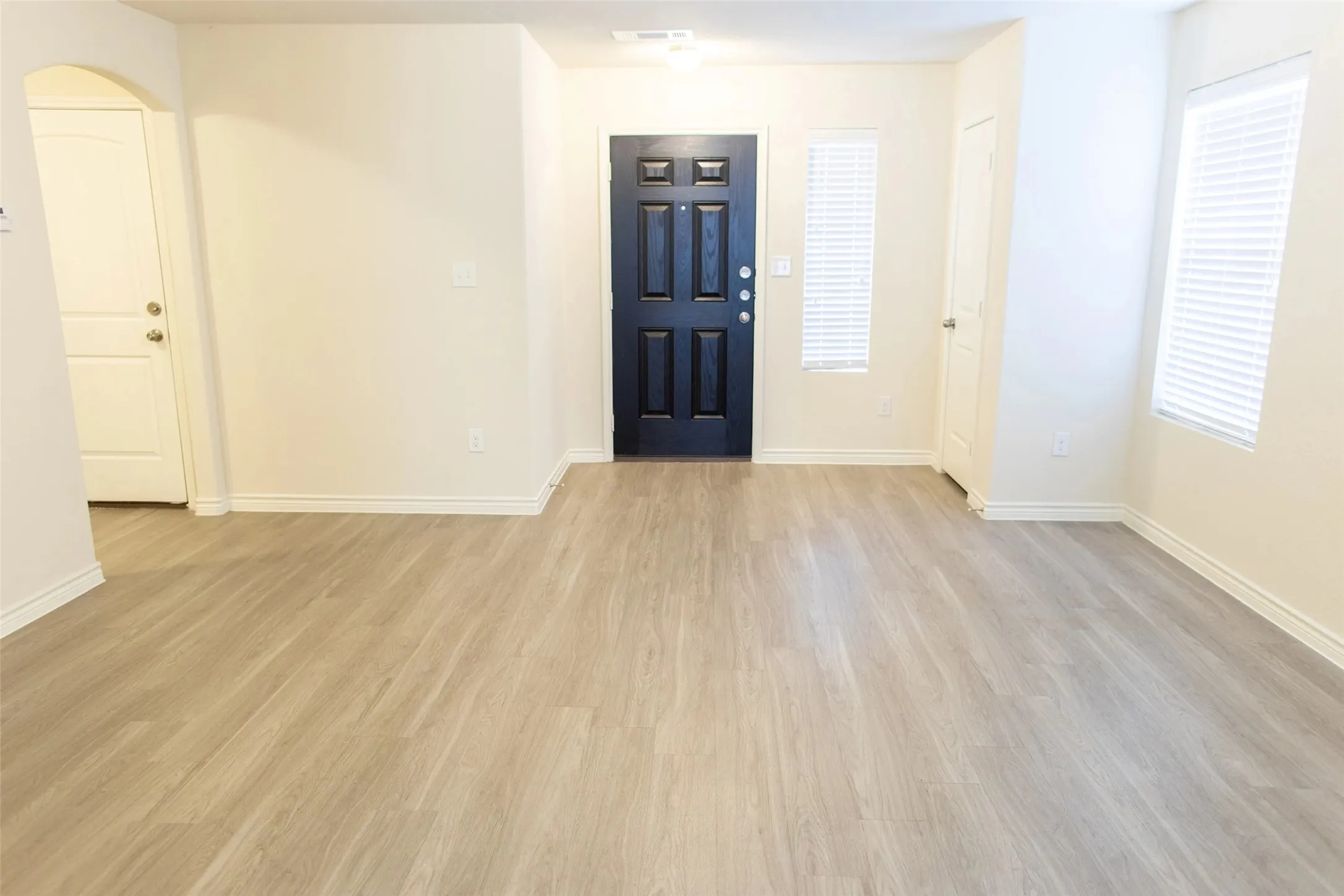Single Family Residence For Rent in Tarrant County , 3953 Tarpon Springs Drive, Fort Worth, Texas 76123, 4 Bedroom, 3 Bathroom, 2 Garage spaces, 2,039 Sqft, built in 2015, mls#21387383, Real Estate Agent in Fort Worth, Homes For Rent in Tarrant county, Homes For Rent in Fort Worth, Realtor in Fort Worth Texas, Real Estate Brokerage Independent Realty Texas, Luminita Cordes Realtor