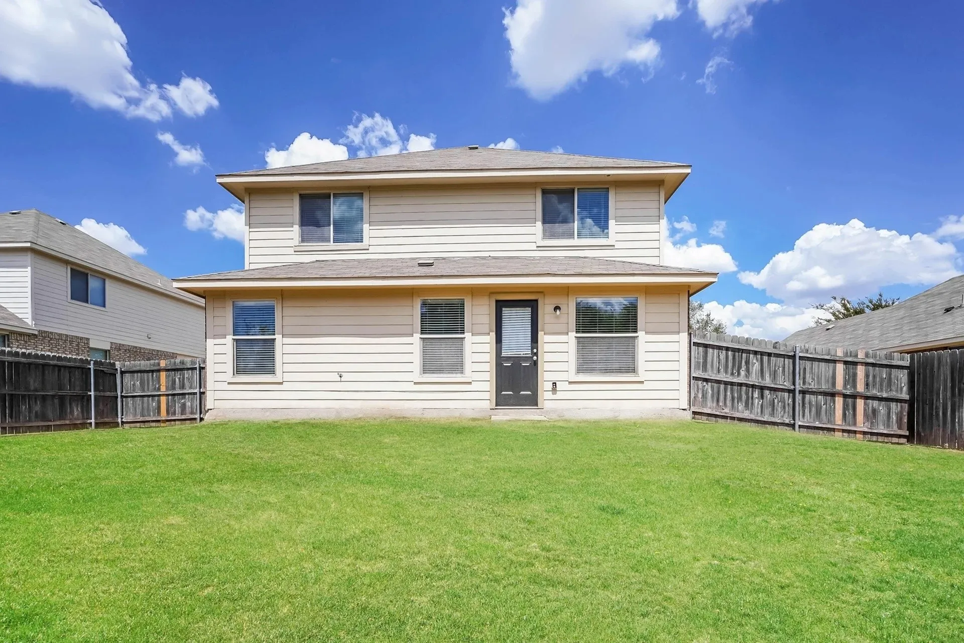 Single Family Residence For Rent in Tarrant County , 3953 Tarpon Springs Drive, Fort Worth, Texas 76123, 4 Bedroom, 3 Bathroom, 2 Garage spaces, 2,039 Sqft, built in 2015, mls#21387383, Real Estate Agent in Fort Worth, Homes For Rent in Tarrant county, Homes For Rent in Fort Worth, Realtor in Fort Worth Texas, Real Estate Brokerage Independent Realty Texas, Luminita Cordes Realtor