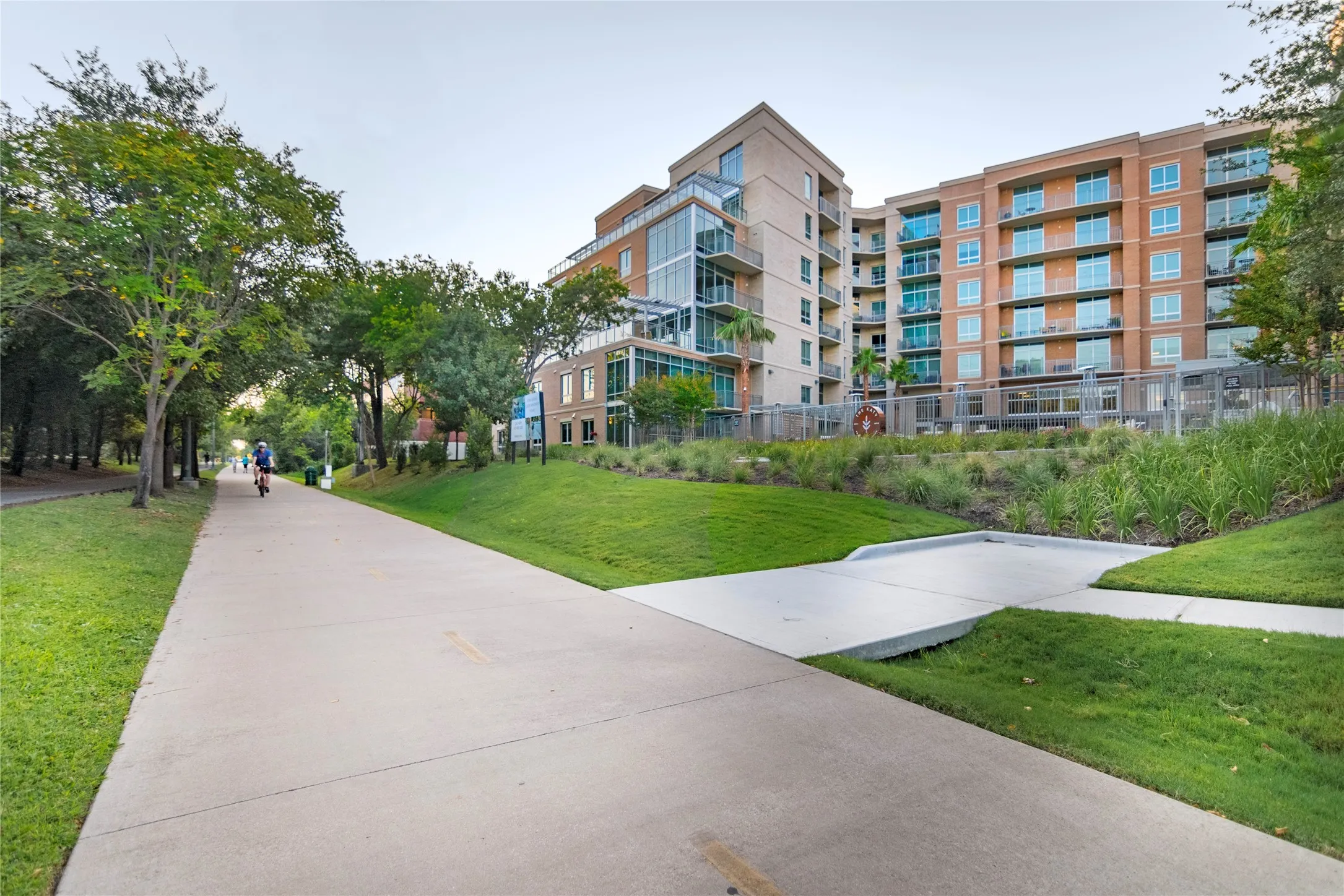 Apartment For Rent in Dallas County , 4719 Cole Avenue 604, Dallas, Texas 75205, 2 Bedroom, 3 Bathroom, 2 Garage spaces, 1,828 Sqft, built in 2015, mls#21387380, Real Estate Agent in Dallas, Homes For Rent in Dallas county, Homes For Rent in Dallas, Realtor in Dallas Texas, Real Estate Brokerage Independent Realty Texas, Luminita Cordes Realtor