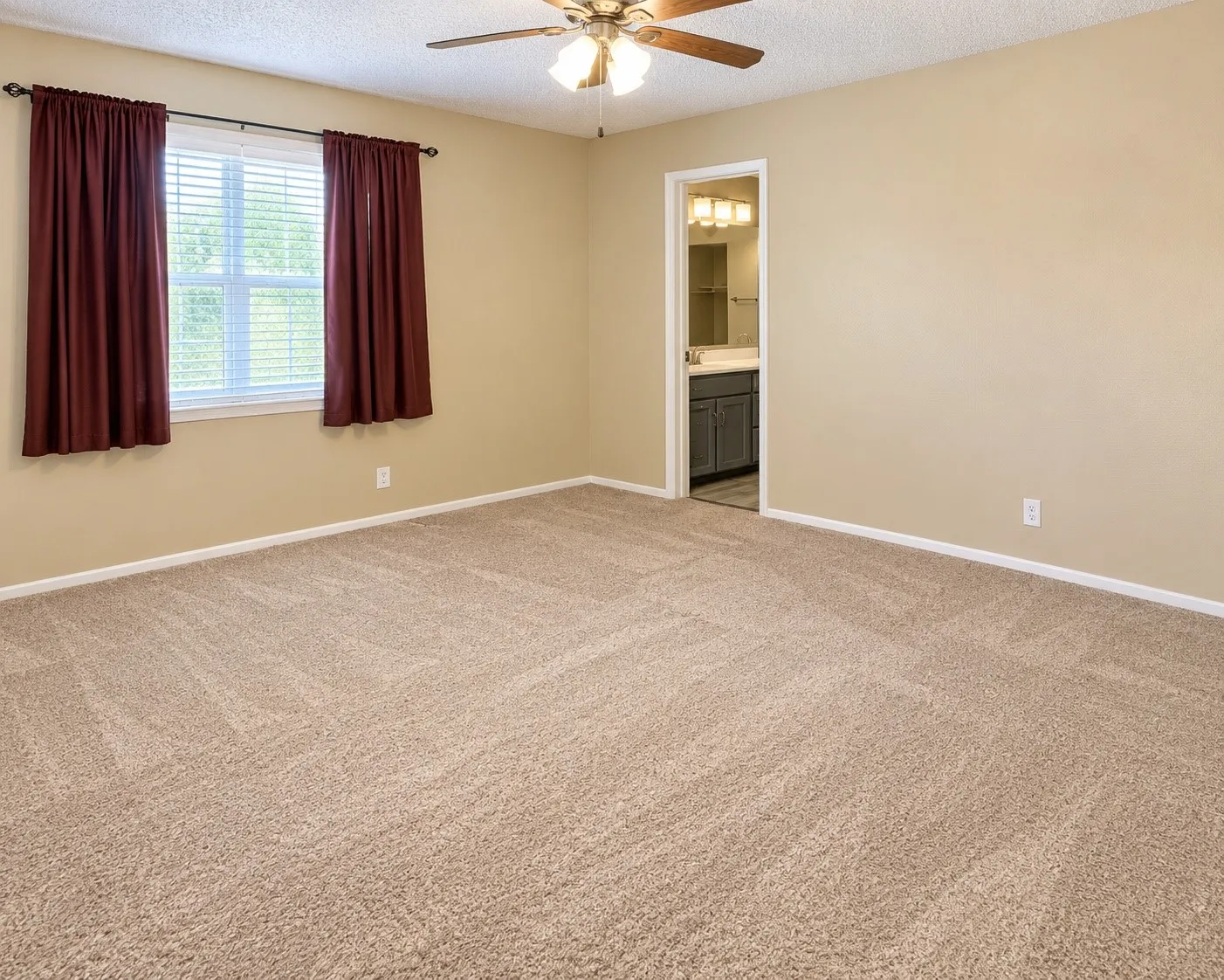 Single Family Residence For Sale in Grayson County , 141 S Meadowbrook Drive, Pottsboro, Texas 75076, 3 Bedroom, 2 Bathroom, 6 Garage spaces, 1,580 Sqft, built in 1984, mls#21381021, Real Estate Agent in Pottsboro, Homes For Sale in Grayson county, Homes For Sale in Pottsboro, Realtor in Pottsboro Texas, Real Estate Brokerage Independent Realty Texas, Luminita Cordes Realtor