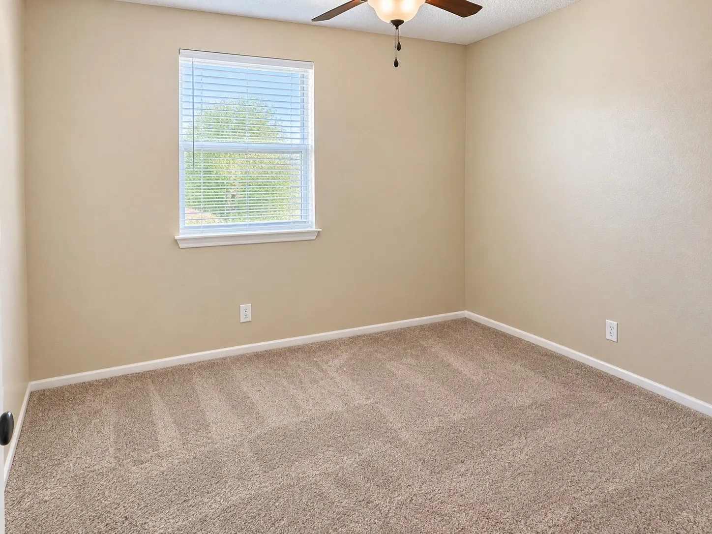 Single Family Residence For Sale in Grayson County , 141 S Meadowbrook Drive, Pottsboro, Texas 75076, 3 Bedroom, 2 Bathroom, 6 Garage spaces, 1,580 Sqft, built in 1984, mls#21381021, Real Estate Agent in Pottsboro, Homes For Sale in Grayson county, Homes For Sale in Pottsboro, Realtor in Pottsboro Texas, Real Estate Brokerage Independent Realty Texas, Luminita Cordes Realtor