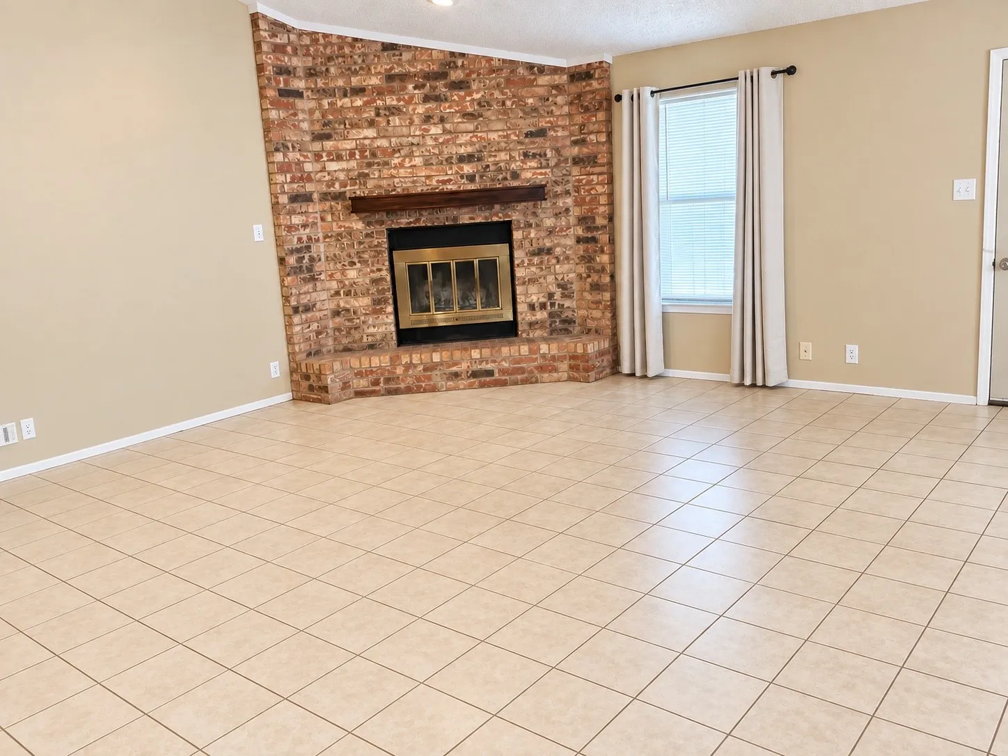 Single Family Residence For Sale in Grayson County , 141 S Meadowbrook Drive, Pottsboro, Texas 75076, 3 Bedroom, 2 Bathroom, 6 Garage spaces, 1,580 Sqft, built in 1984, mls#21381021, Real Estate Agent in Pottsboro, Homes For Sale in Grayson county, Homes For Sale in Pottsboro, Realtor in Pottsboro Texas, Real Estate Brokerage Independent Realty Texas, Luminita Cordes Realtor