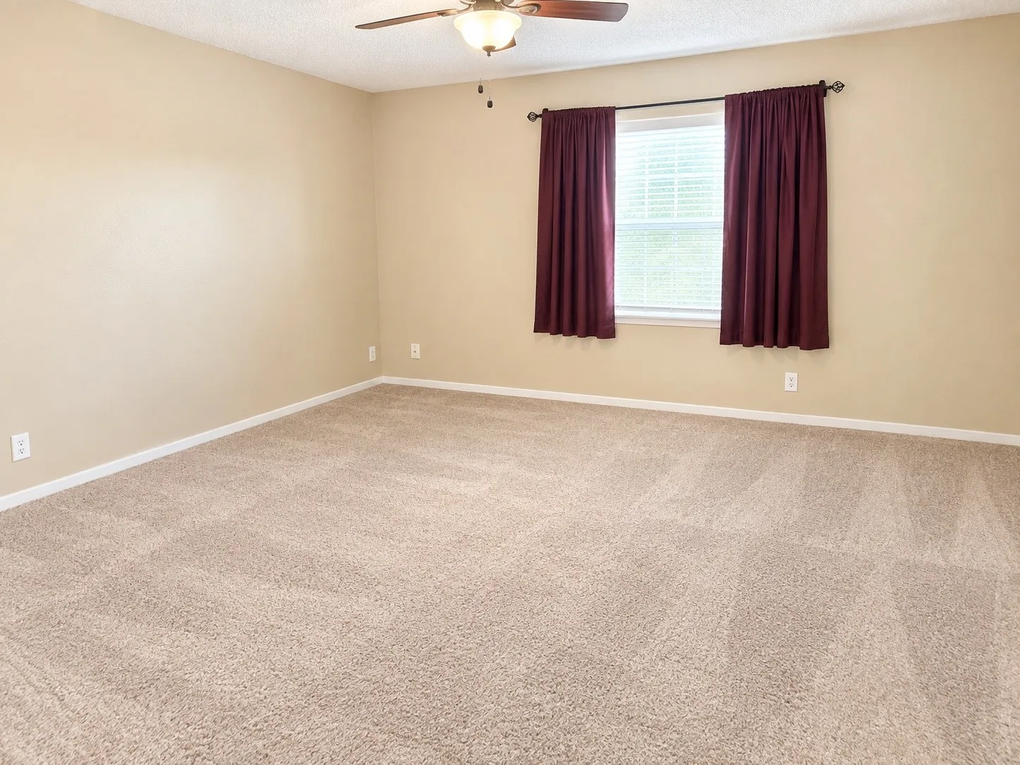 Single Family Residence For Sale in Grayson County , 141 S Meadowbrook Drive, Pottsboro, Texas 75076, 3 Bedroom, 2 Bathroom, 6 Garage spaces, 1,580 Sqft, built in 1984, mls#21381021, Real Estate Agent in Pottsboro, Homes For Sale in Grayson county, Homes For Sale in Pottsboro, Realtor in Pottsboro Texas, Real Estate Brokerage Independent Realty Texas, Luminita Cordes Realtor