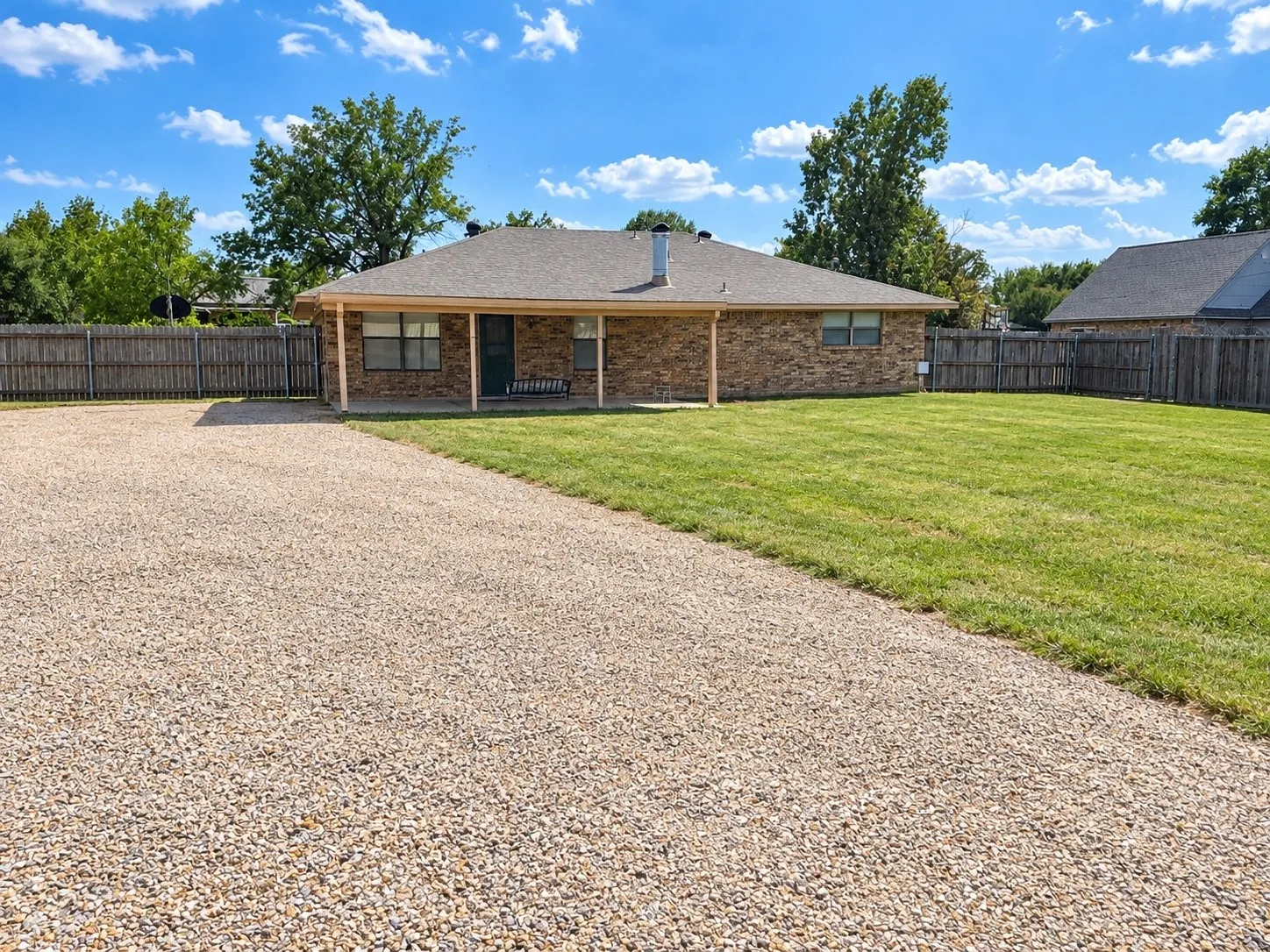 Single Family Residence For Sale in Grayson County , 141 S Meadowbrook Drive, Pottsboro, Texas 75076, 3 Bedroom, 2 Bathroom, 6 Garage spaces, 1,580 Sqft, built in 1984, mls#21381021, Real Estate Agent in Pottsboro, Homes For Sale in Grayson county, Homes For Sale in Pottsboro, Realtor in Pottsboro Texas, Real Estate Brokerage Independent Realty Texas, Luminita Cordes Realtor