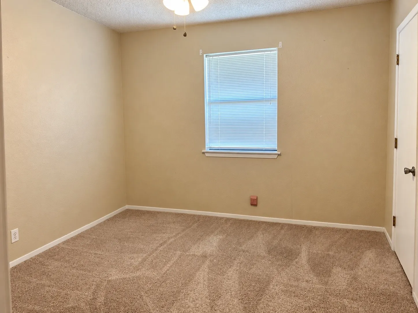 Single Family Residence For Sale in Grayson County , 141 S Meadowbrook Drive, Pottsboro, Texas 75076, 3 Bedroom, 2 Bathroom, 6 Garage spaces, 1,580 Sqft, built in 1984, mls#21381021, Real Estate Agent in Pottsboro, Homes For Sale in Grayson county, Homes For Sale in Pottsboro, Realtor in Pottsboro Texas, Real Estate Brokerage Independent Realty Texas, Luminita Cordes Realtor