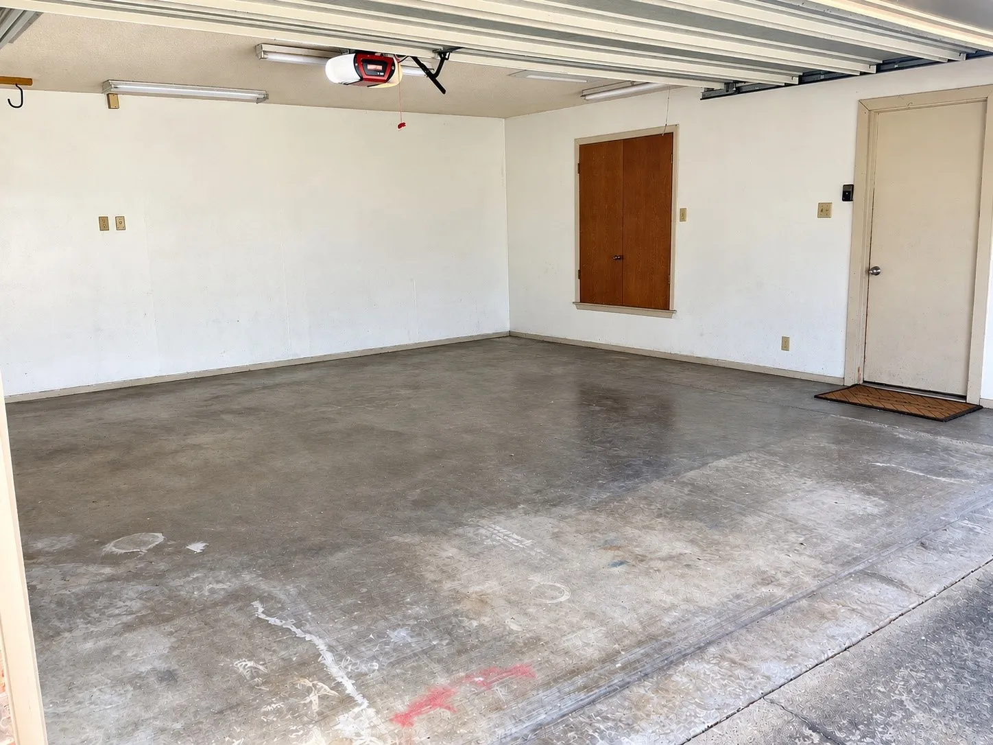 Single Family Residence For Sale in Grayson County , 141 S Meadowbrook Drive, Pottsboro, Texas 75076, 3 Bedroom, 2 Bathroom, 6 Garage spaces, 1,580 Sqft, built in 1984, mls#21381021, Real Estate Agent in Pottsboro, Homes For Sale in Grayson county, Homes For Sale in Pottsboro, Realtor in Pottsboro Texas, Real Estate Brokerage Independent Realty Texas, Luminita Cordes Realtor