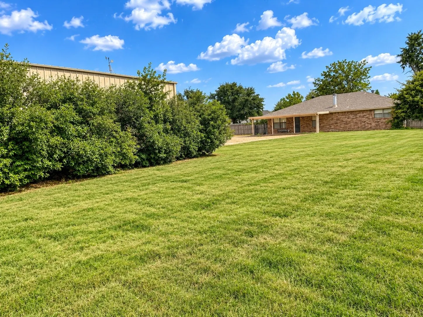 Single Family Residence For Sale in Grayson County , 141 S Meadowbrook Drive, Pottsboro, Texas 75076, 3 Bedroom, 2 Bathroom, 6 Garage spaces, 1,580 Sqft, built in 1984, mls#21381021, Real Estate Agent in Pottsboro, Homes For Sale in Grayson county, Homes For Sale in Pottsboro, Realtor in Pottsboro Texas, Real Estate Brokerage Independent Realty Texas, Luminita Cordes Realtor
