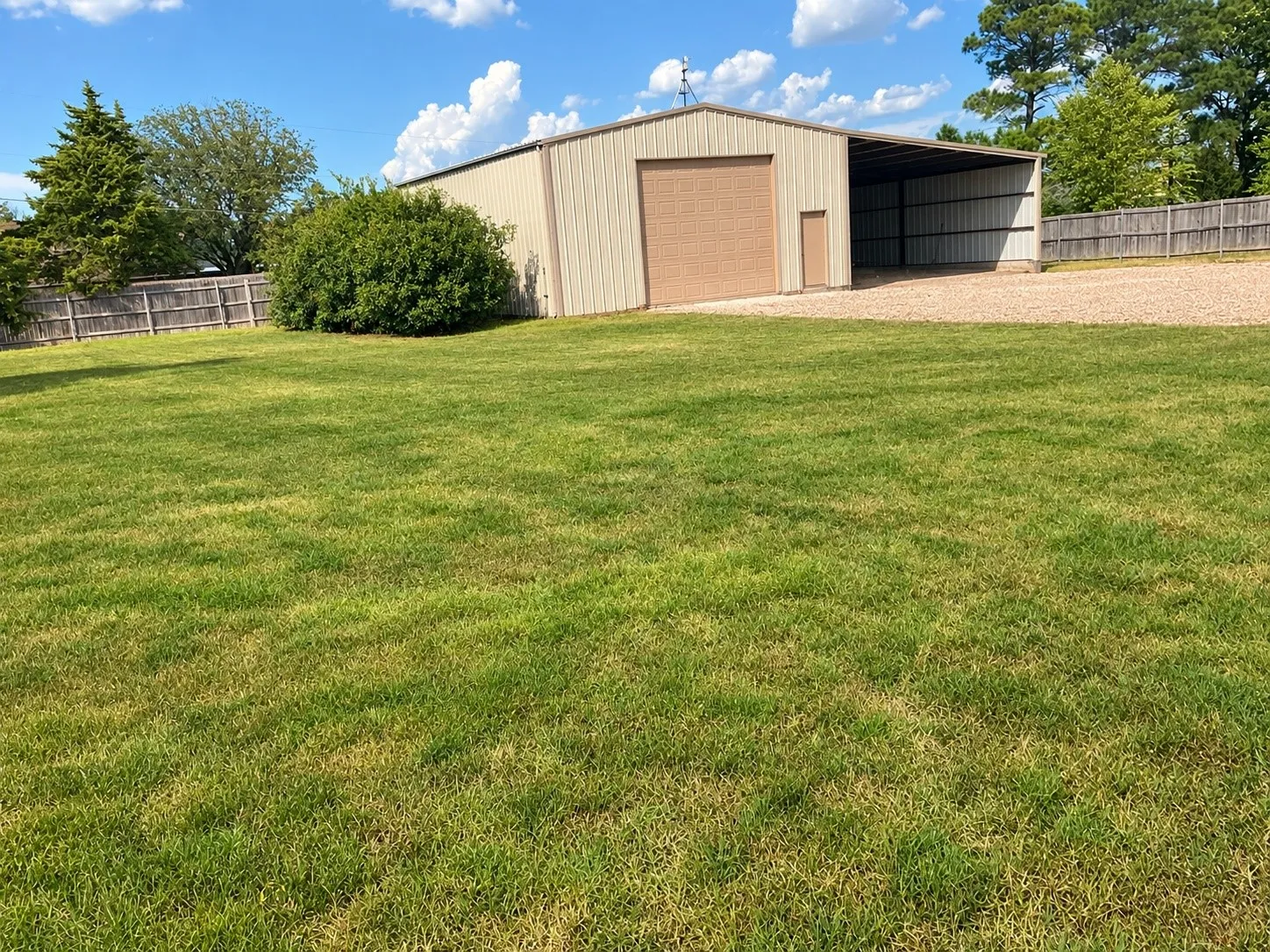 Single Family Residence For Sale in Grayson County , 141 S Meadowbrook Drive, Pottsboro, Texas 75076, 3 Bedroom, 2 Bathroom, 6 Garage spaces, 1,580 Sqft, built in 1984, mls#21381021, Real Estate Agent in Pottsboro, Homes For Sale in Grayson county, Homes For Sale in Pottsboro, Realtor in Pottsboro Texas, Real Estate Brokerage Independent Realty Texas, Luminita Cordes Realtor