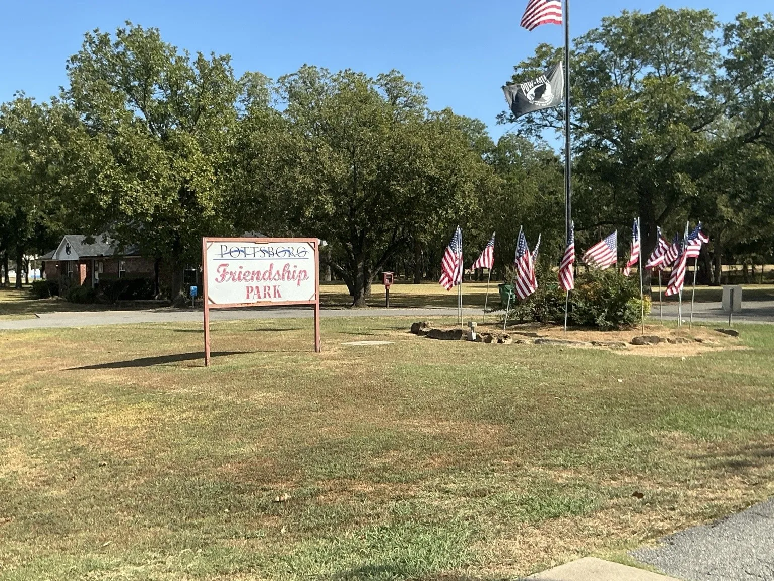 Single Family Residence For Sale in Grayson County , 141 S Meadowbrook Drive, Pottsboro, Texas 75076, 3 Bedroom, 2 Bathroom, 6 Garage spaces, 1,580 Sqft, built in 1984, mls#21381021, Real Estate Agent in Pottsboro, Homes For Sale in Grayson county, Homes For Sale in Pottsboro, Realtor in Pottsboro Texas, Real Estate Brokerage Independent Realty Texas, Luminita Cordes Realtor