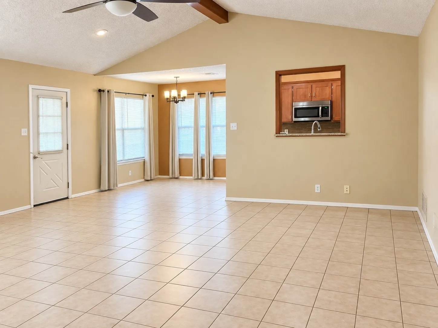 Single Family Residence For Sale in Grayson County , 141 S Meadowbrook Drive, Pottsboro, Texas 75076, 3 Bedroom, 2 Bathroom, 6 Garage spaces, 1,580 Sqft, built in 1984, mls#21381021, Real Estate Agent in Pottsboro, Homes For Sale in Grayson county, Homes For Sale in Pottsboro, Realtor in Pottsboro Texas, Real Estate Brokerage Independent Realty Texas, Luminita Cordes Realtor