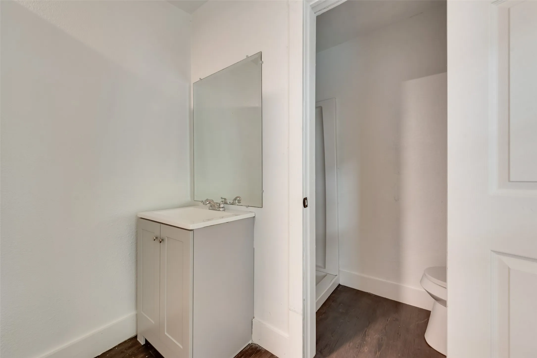 Single Family Residence For Sale in Dallas County , 2706 Hector Street, Dallas, Texas 75210, 3 Bedroom, 2 Bathroom, Garage spaces, 1,068 Sqft, built in 1939, mls#21386747, Real Estate Agent in Dallas, Homes For Sale in Dallas county, Homes For Sale in Dallas, Realtor in Dallas Texas, Real Estate Brokerage Independent Realty Texas, Luminita Cordes Realtor