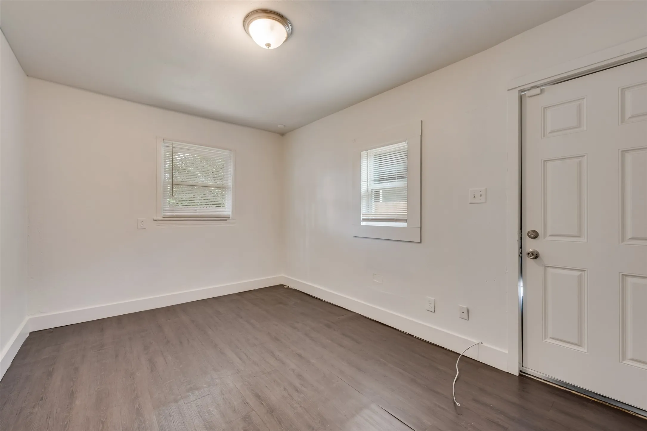 Single Family Residence For Sale in Dallas County , 2706 Hector Street, Dallas, Texas 75210, 3 Bedroom, 2 Bathroom, Garage spaces, 1,068 Sqft, built in 1939, mls#21386747, Real Estate Agent in Dallas, Homes For Sale in Dallas county, Homes For Sale in Dallas, Realtor in Dallas Texas, Real Estate Brokerage Independent Realty Texas, Luminita Cordes Realtor
