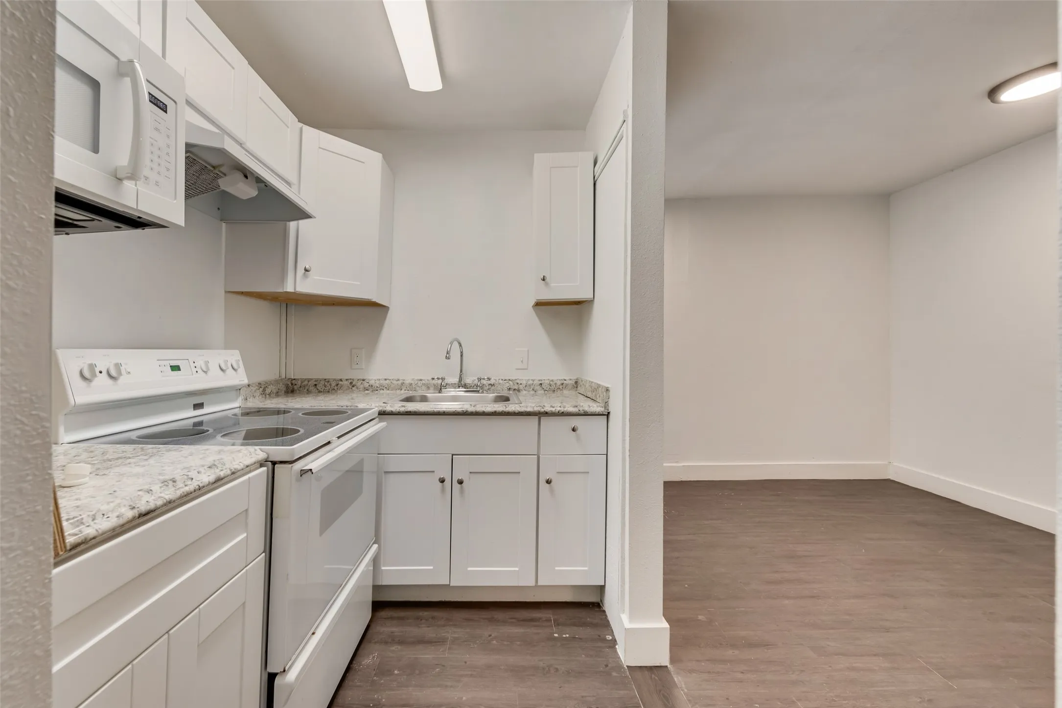 Single Family Residence For Sale in Dallas County , 2706 Hector Street, Dallas, Texas 75210, 3 Bedroom, 2 Bathroom, Garage spaces, 1,068 Sqft, built in 1939, mls#21386747, Real Estate Agent in Dallas, Homes For Sale in Dallas county, Homes For Sale in Dallas, Realtor in Dallas Texas, Real Estate Brokerage Independent Realty Texas, Luminita Cordes Realtor