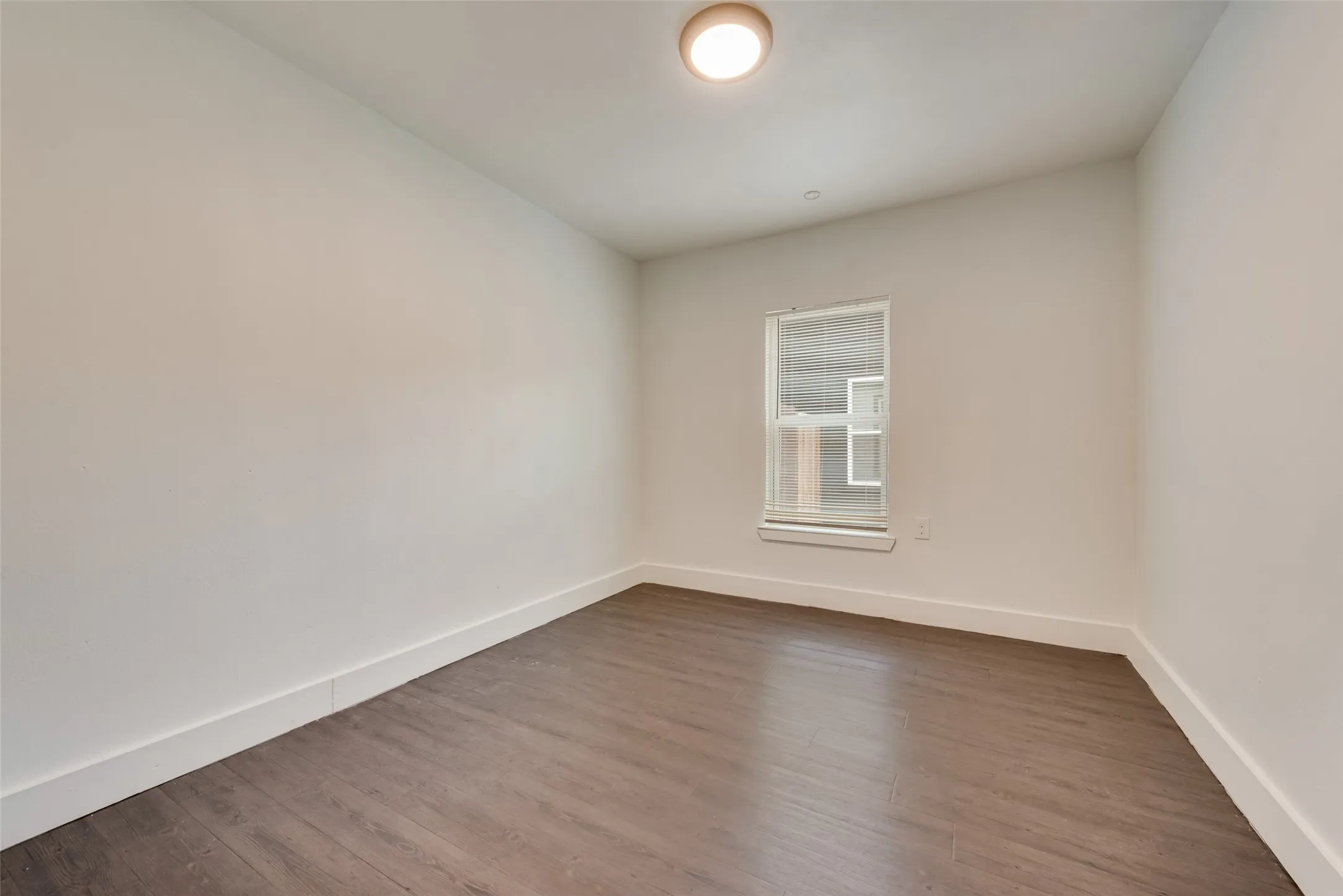 Single Family Residence For Sale in Dallas County , 2706 Hector Street, Dallas, Texas 75210, 3 Bedroom, 2 Bathroom, Garage spaces, 1,068 Sqft, built in 1939, mls#21386747, Real Estate Agent in Dallas, Homes For Sale in Dallas county, Homes For Sale in Dallas, Realtor in Dallas Texas, Real Estate Brokerage Independent Realty Texas, Luminita Cordes Realtor