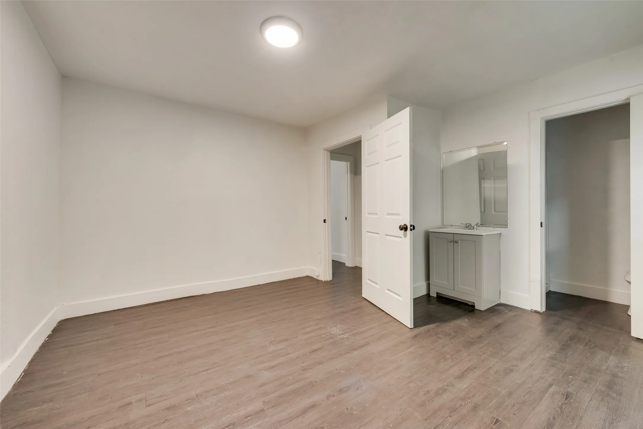 Single Family Residence For Sale in Dallas County , 2706 Hector Street, Dallas, Texas 75210, 3 Bedroom, 2 Bathroom, Garage spaces, 1,068 Sqft, built in 1939, mls#21386747, Real Estate Agent in Dallas, Homes For Sale in Dallas county, Homes For Sale in Dallas, Realtor in Dallas Texas, Real Estate Brokerage Independent Realty Texas, Luminita Cordes Realtor