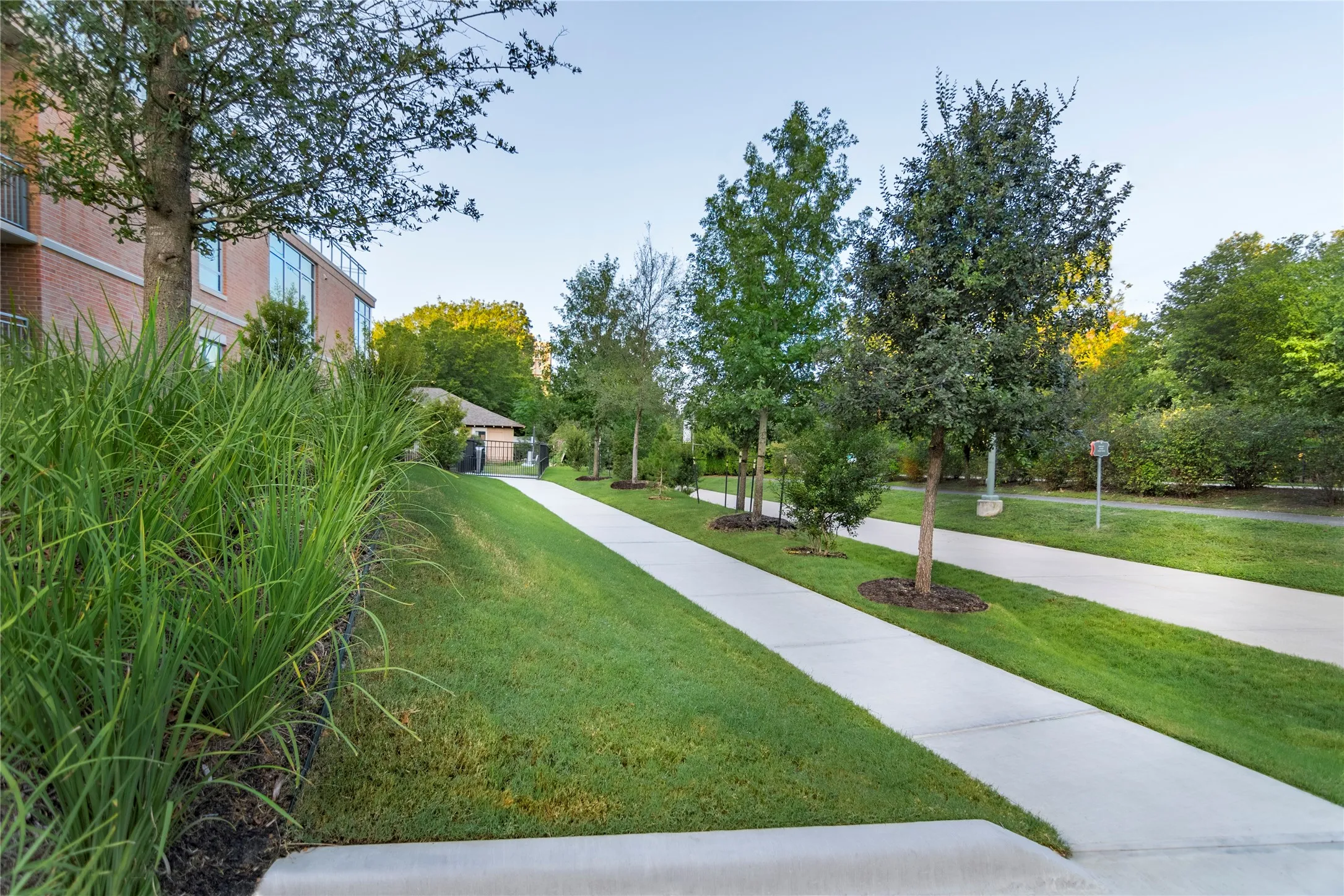 Apartment For Rent in Dallas County , 4719 Cole Avenue 510, Dallas, Texas 75205, 2 Bedroom, 3 Bathroom, 2 Garage spaces, 1,524 Sqft, built in 2015, mls#21387385, Real Estate Agent in Dallas, Homes For Rent in Dallas county, Homes For Rent in Dallas, Realtor in Dallas Texas, Real Estate Brokerage Independent Realty Texas, Luminita Cordes Realtor